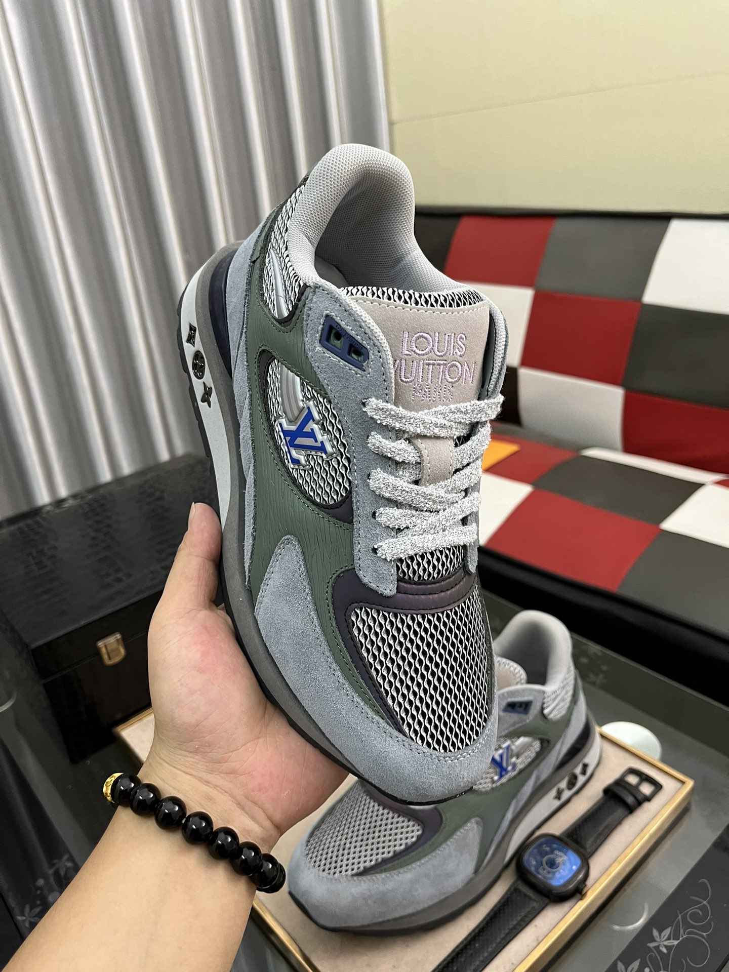 LV shoe