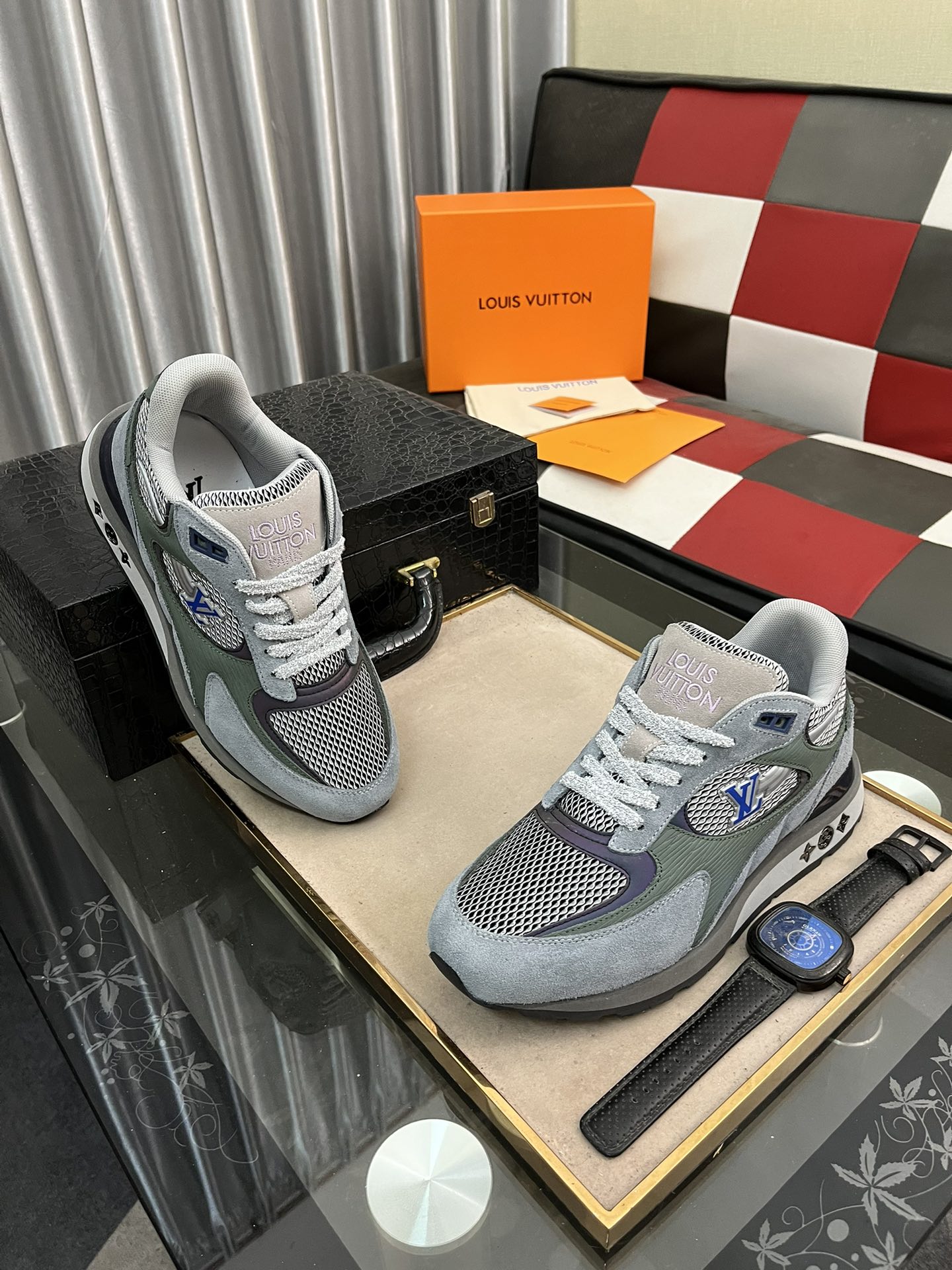 LV shoe