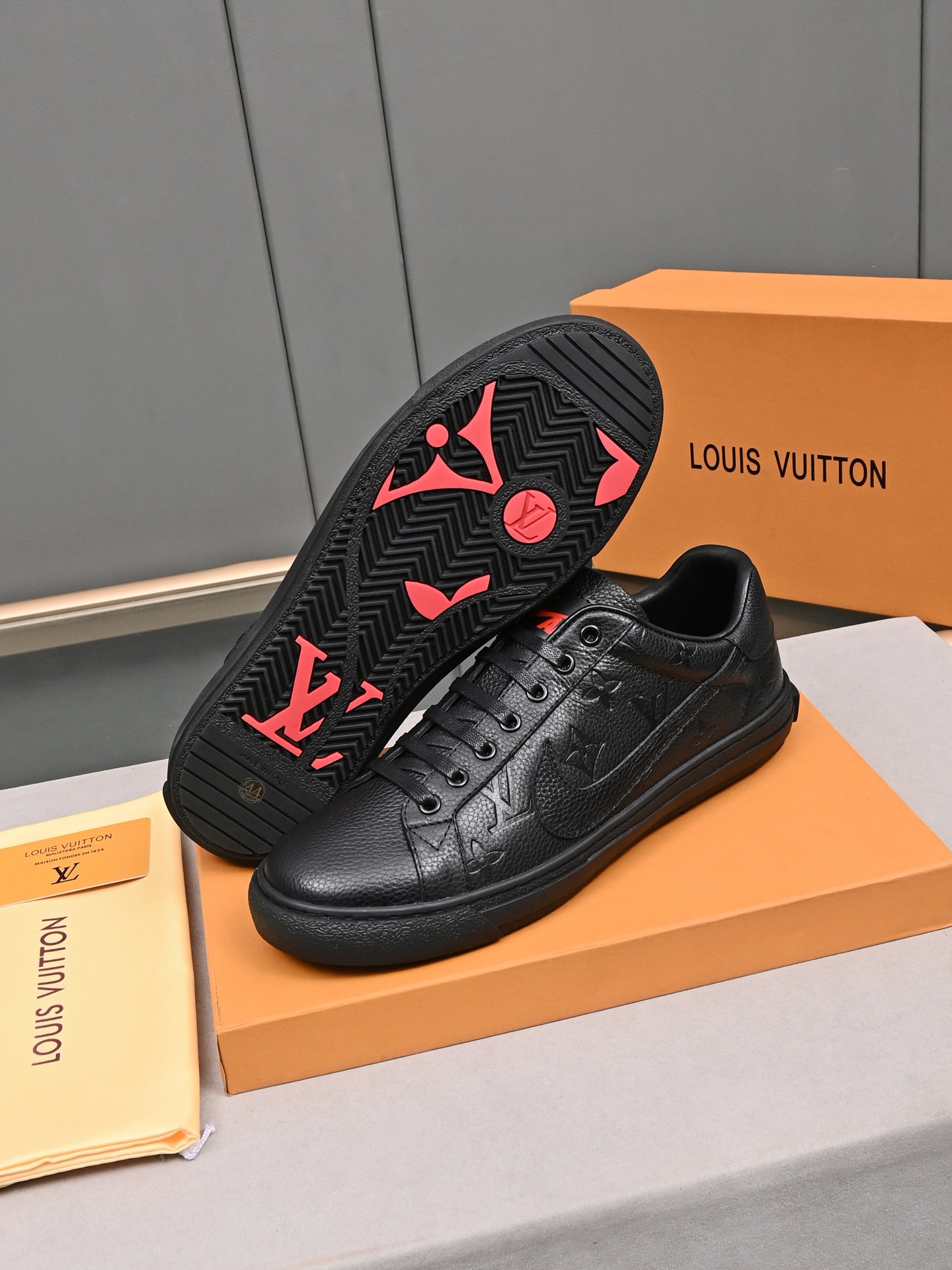 LV shoe