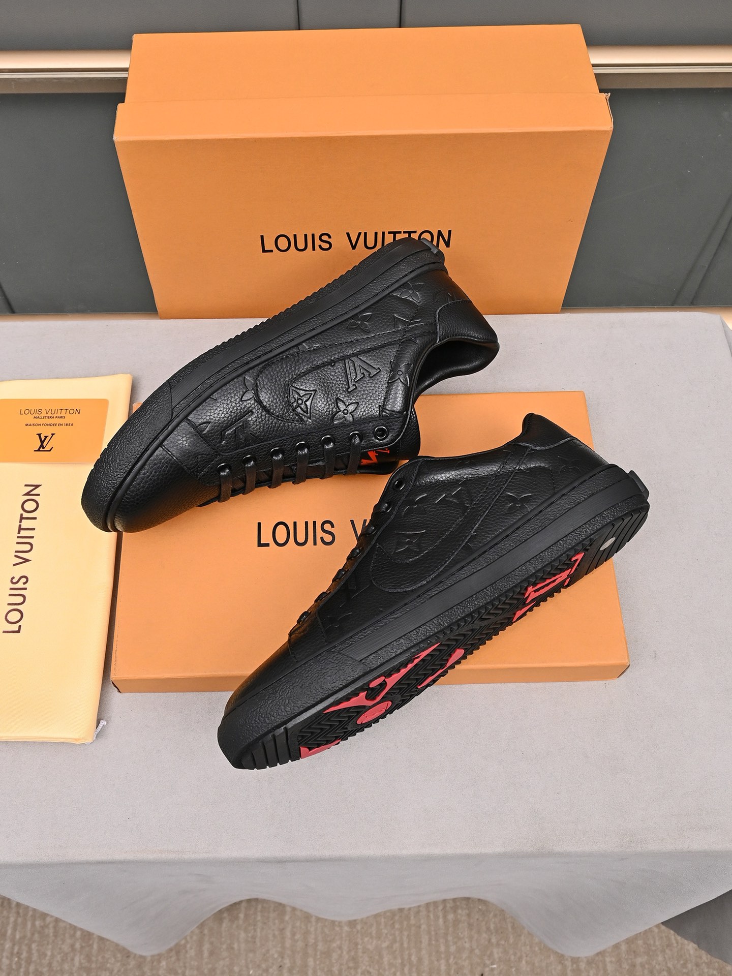 LV shoe