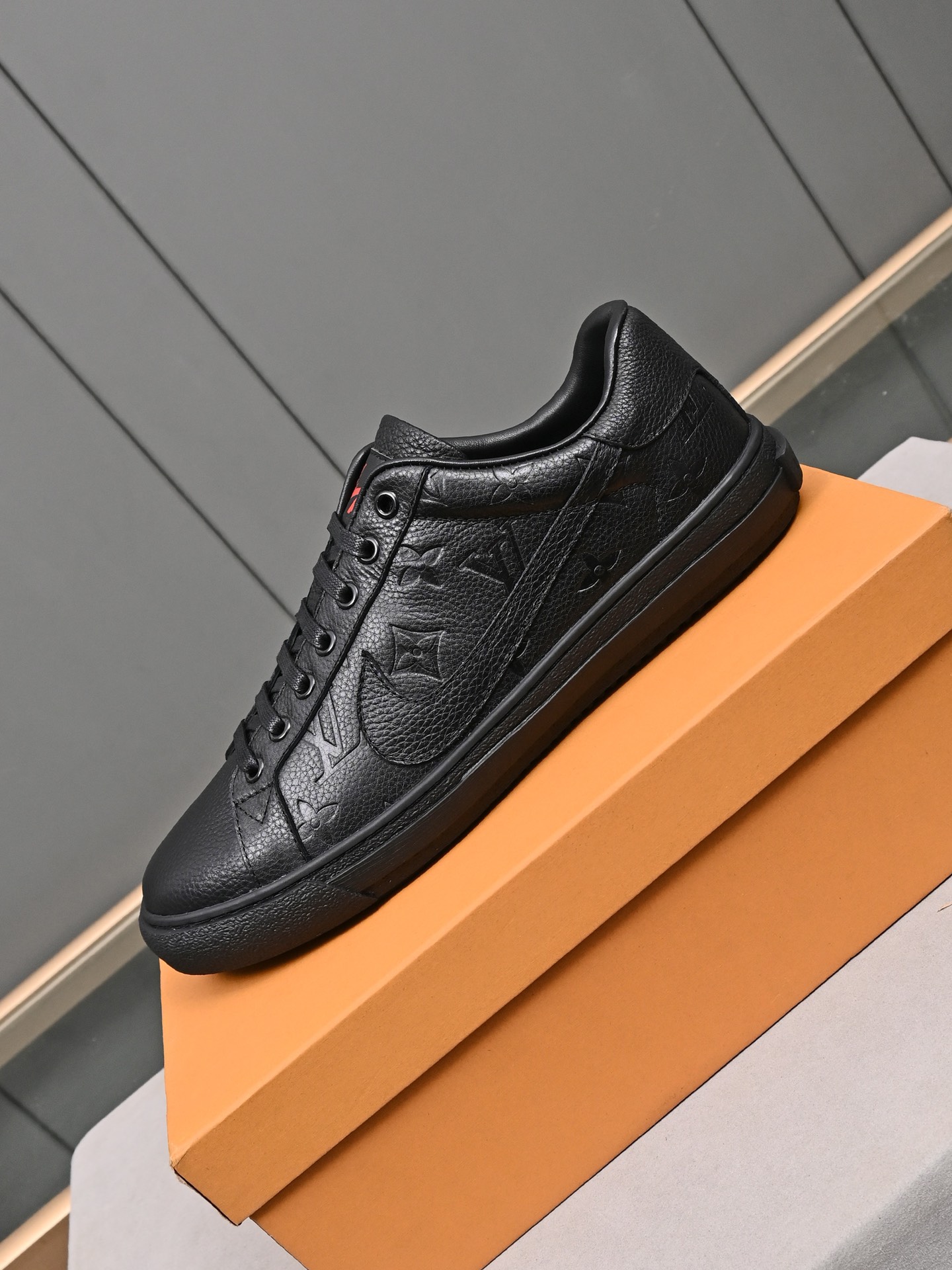 LV shoe
