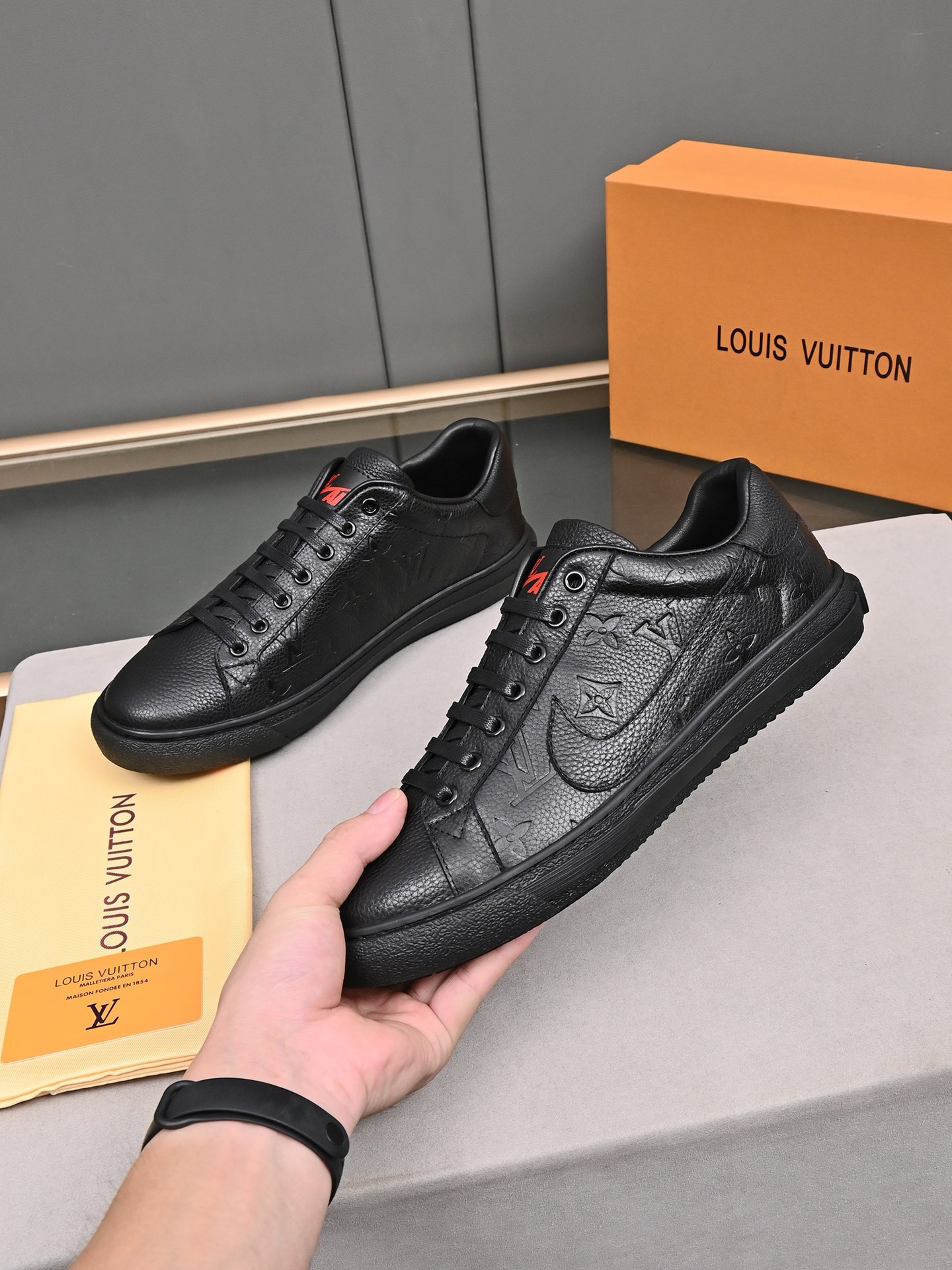 LV shoe
