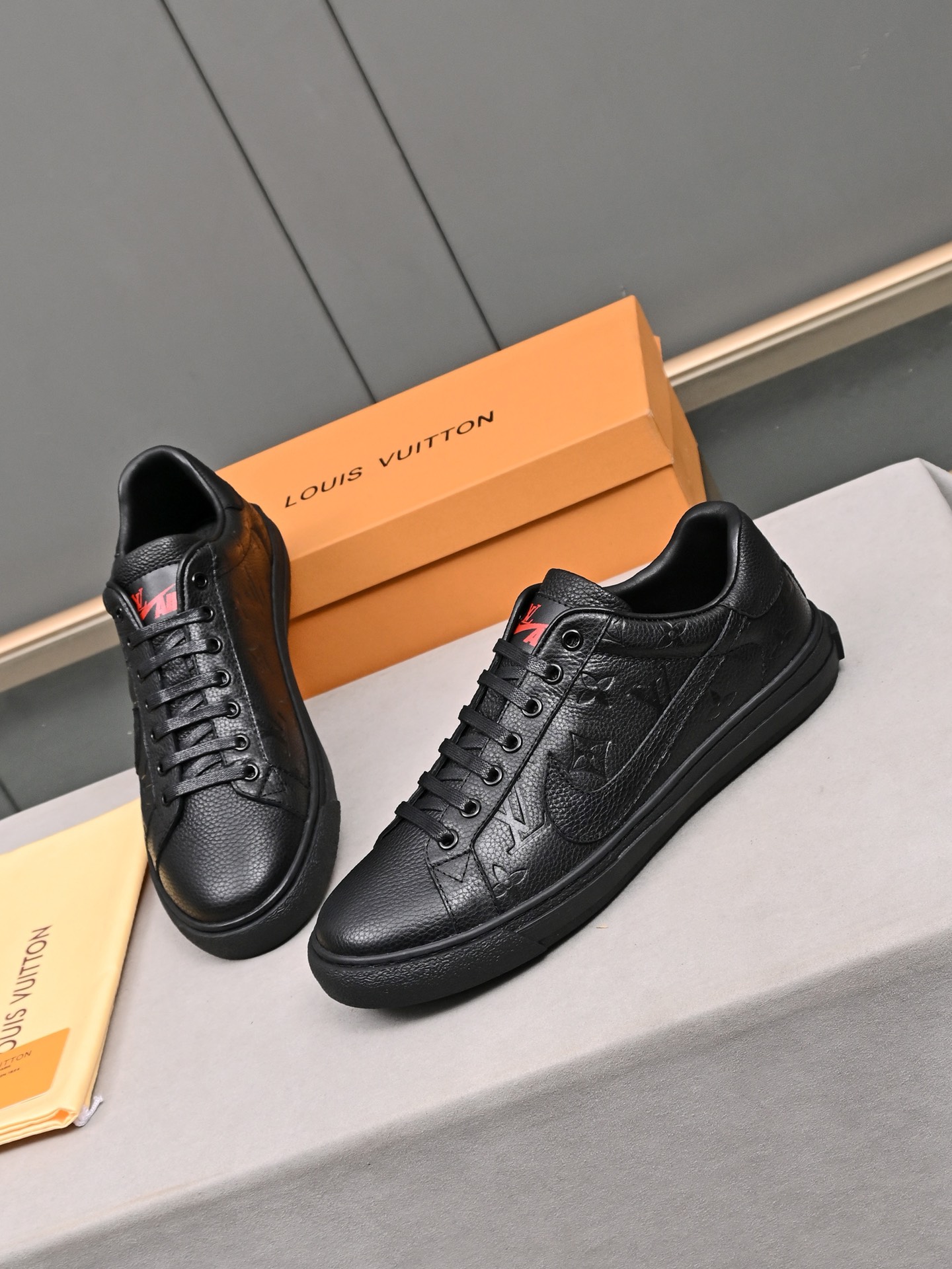 LV shoe