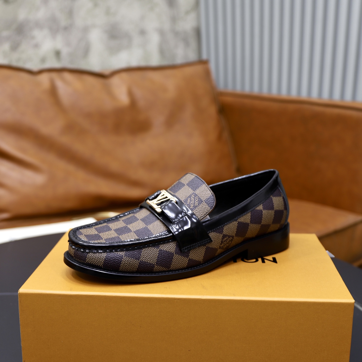 LV shoe