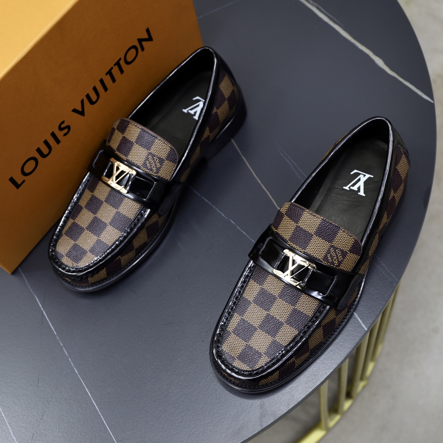 LV shoe