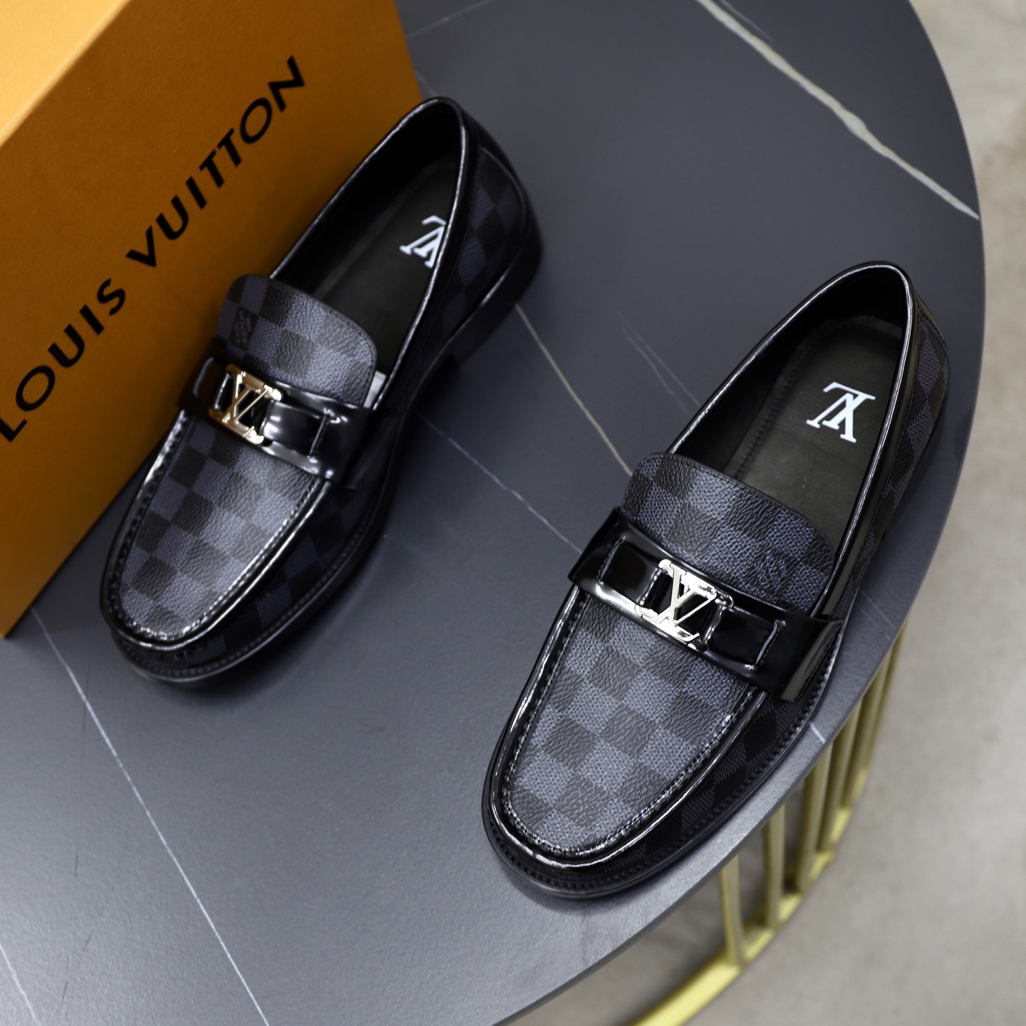 LV shoe