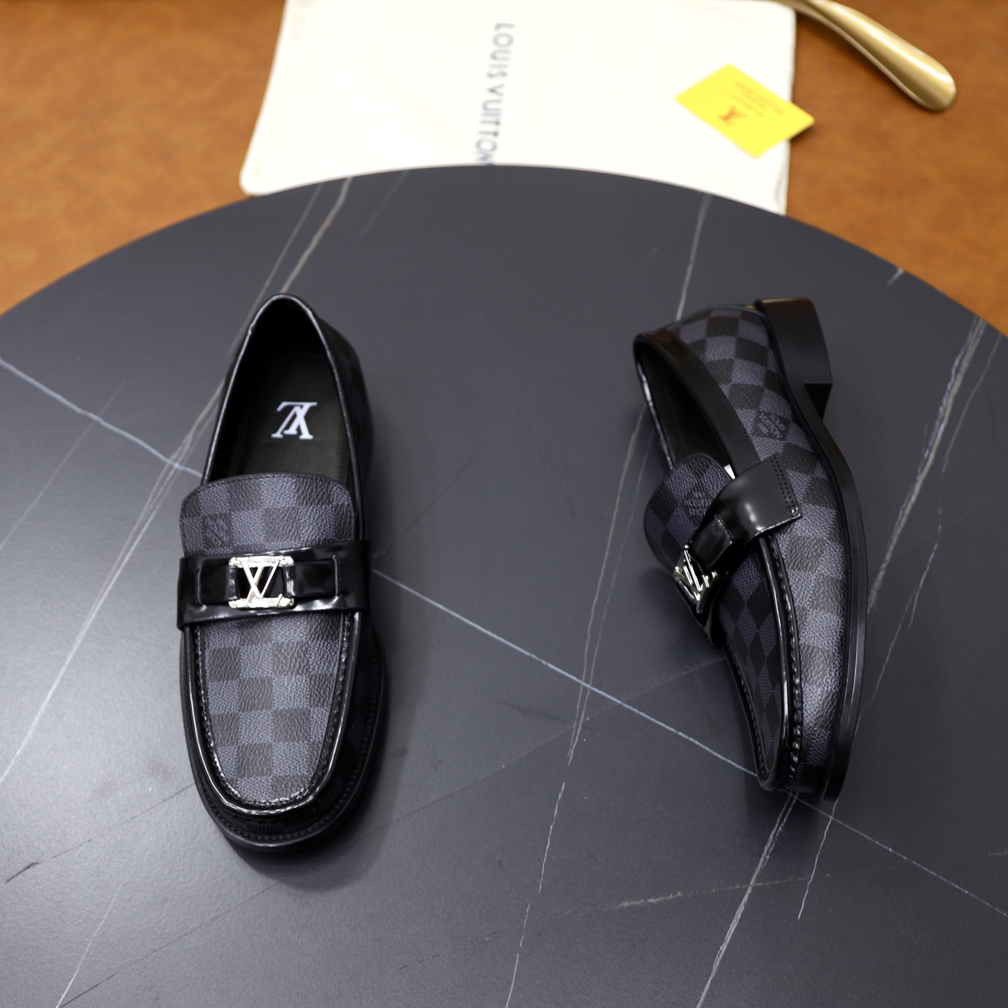 LV shoe
