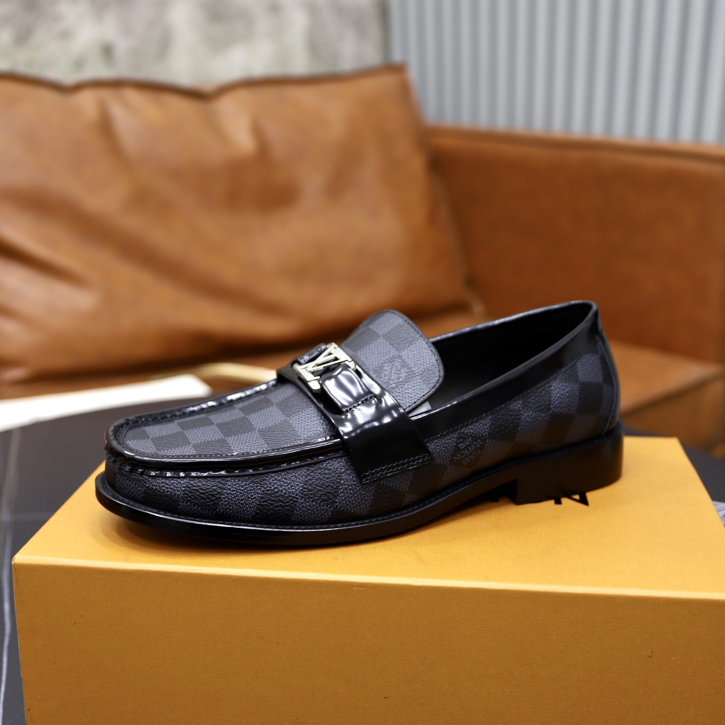 LV shoe