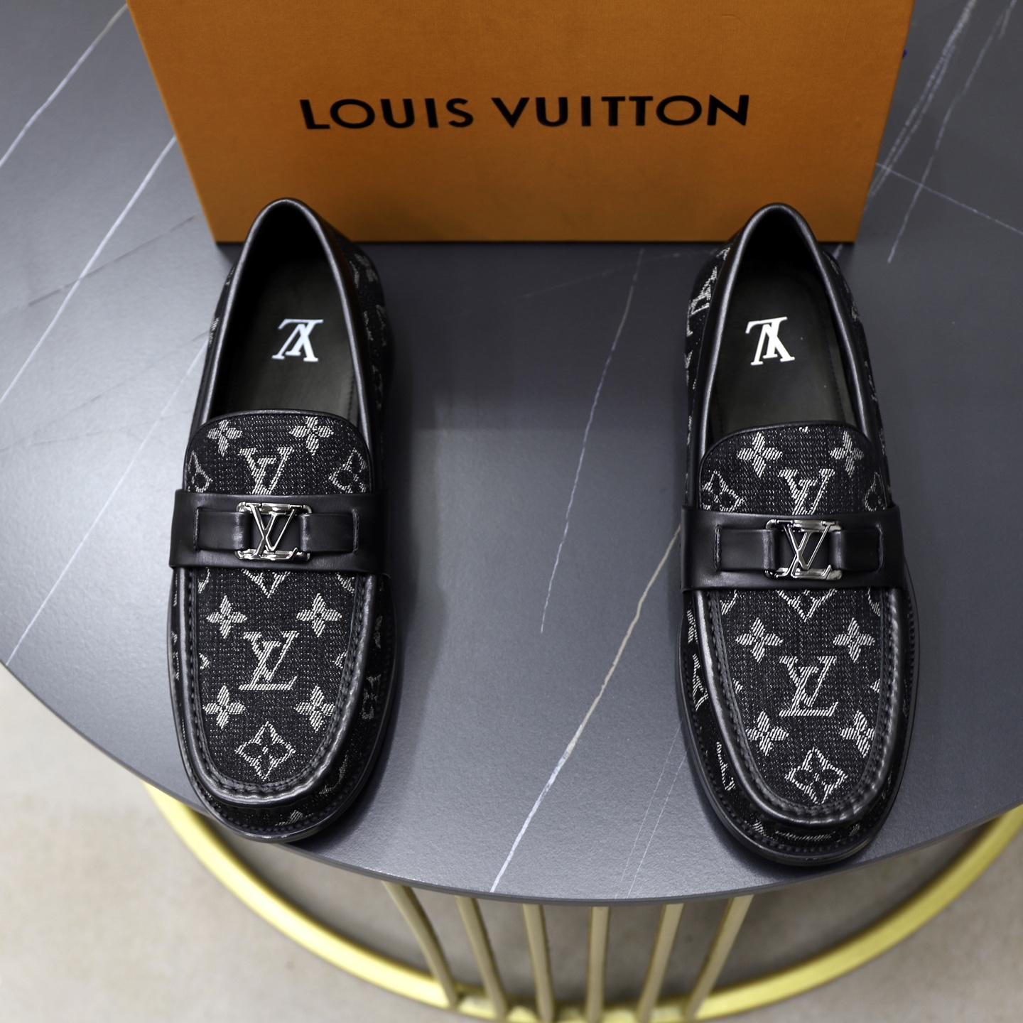LV shoe