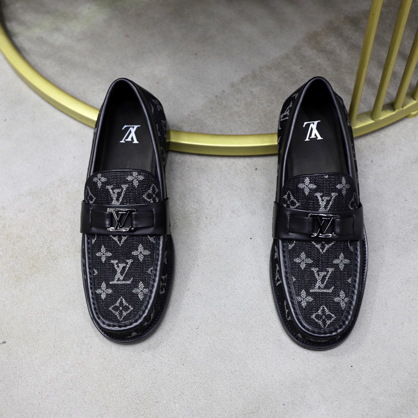 LV shoe