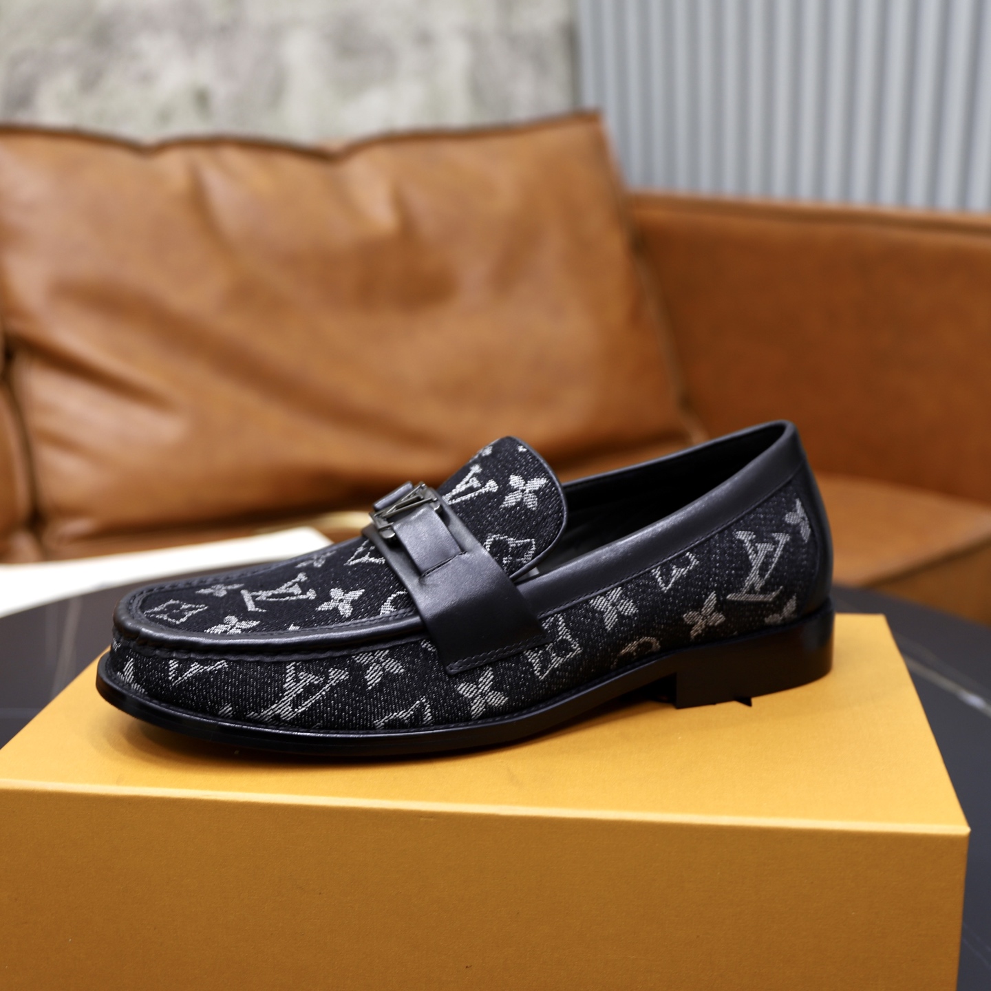 LV shoe