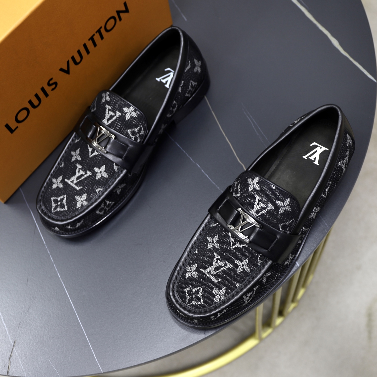 LV shoe