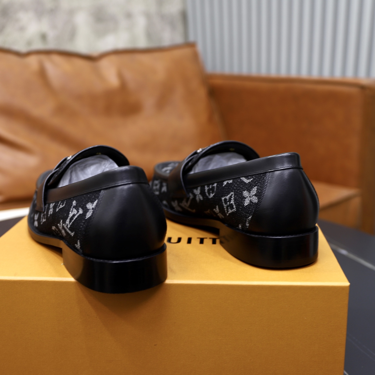 LV shoe