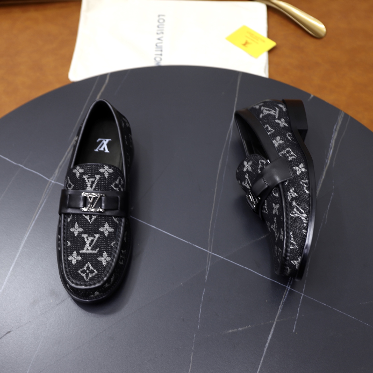 LV shoe