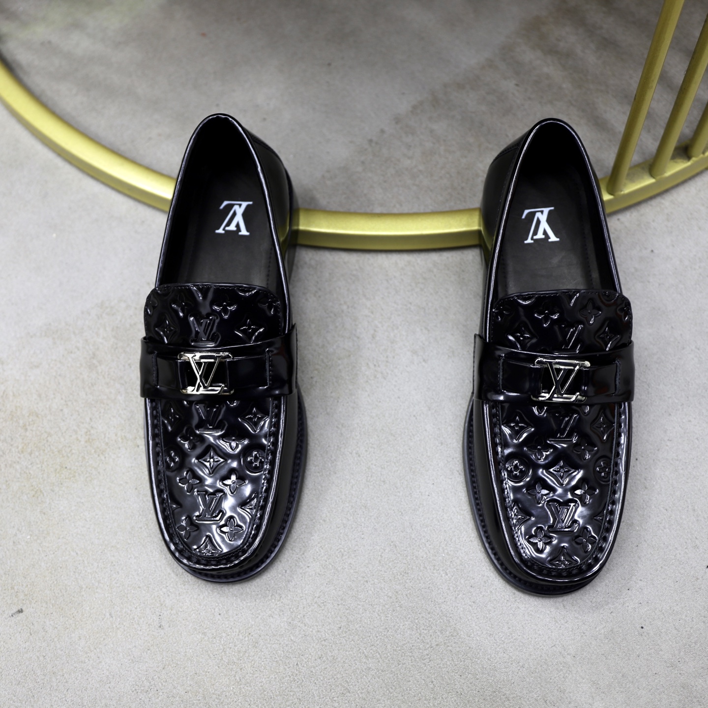LV shoe