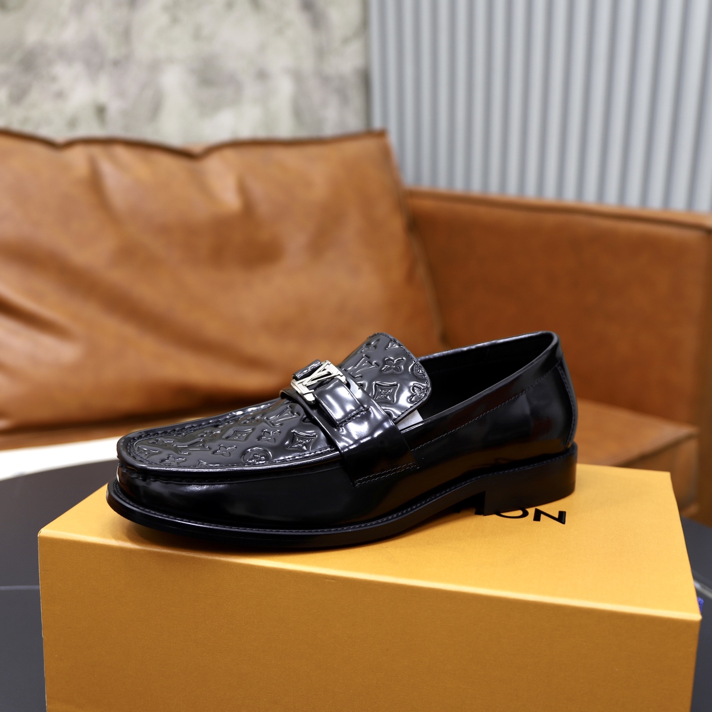 LV shoe