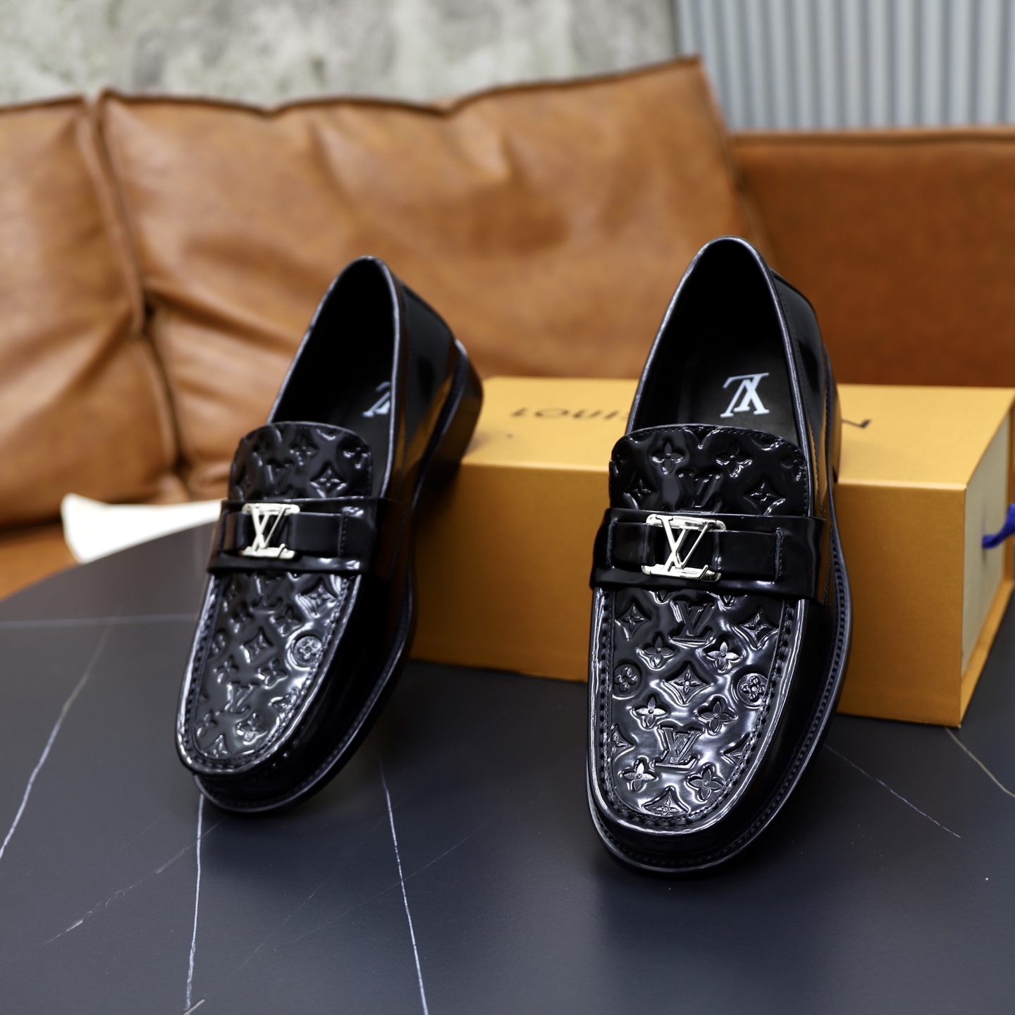 LV shoe