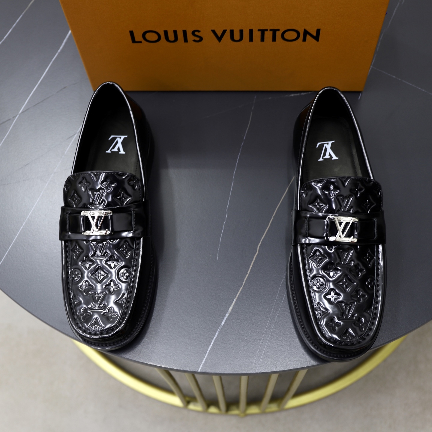 LV shoe