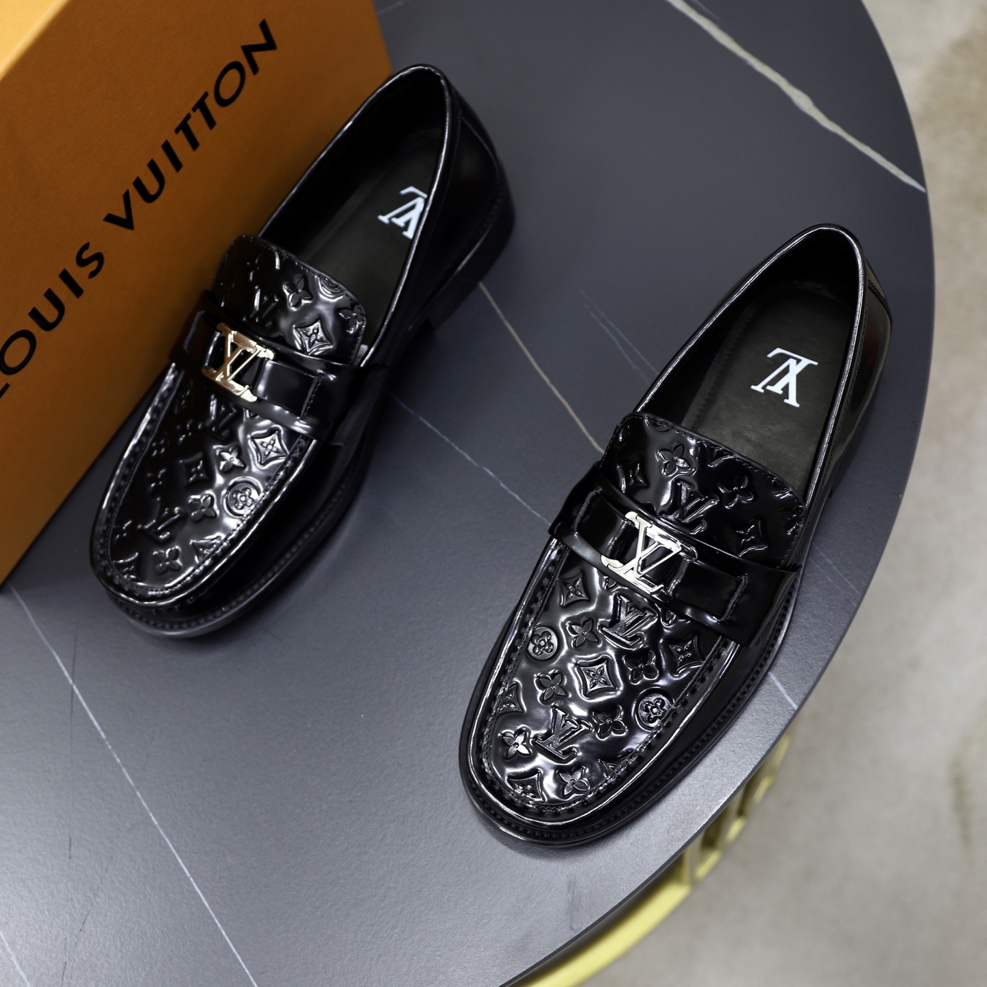 LV shoe