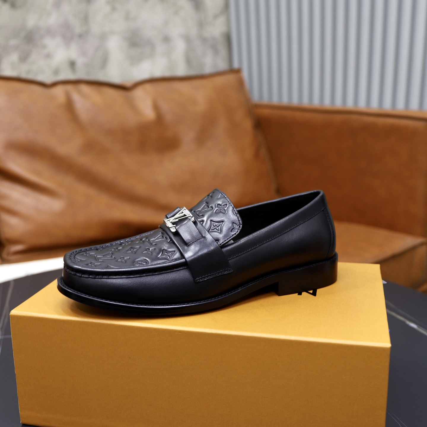 LV shoe