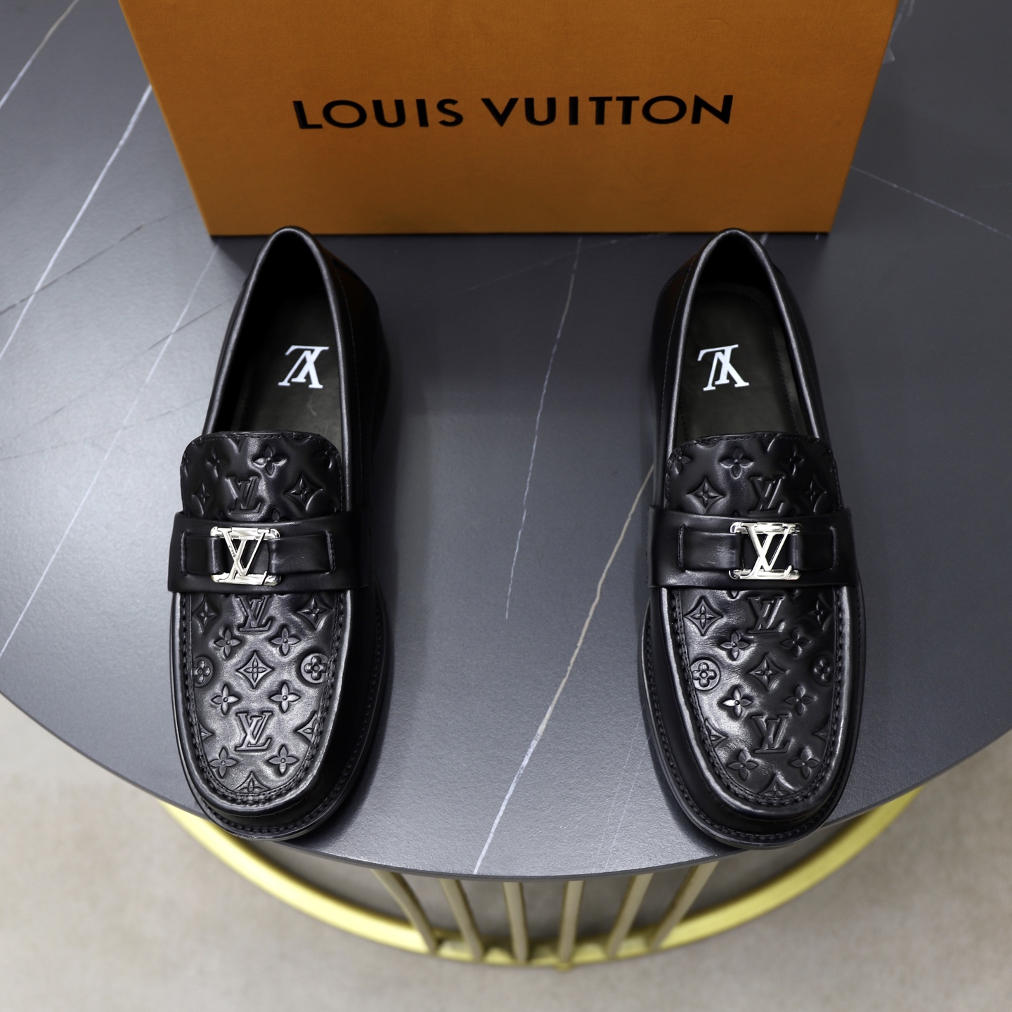LV shoe