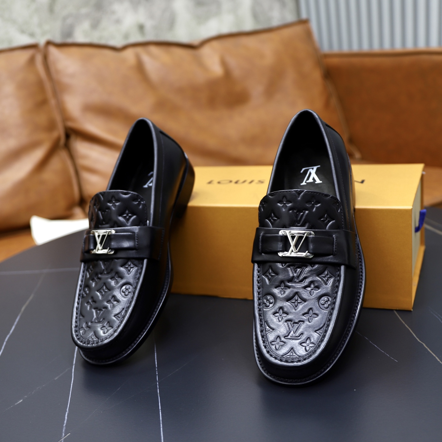 LV shoe