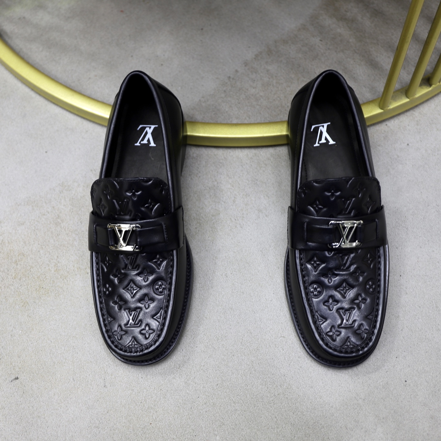 LV shoe