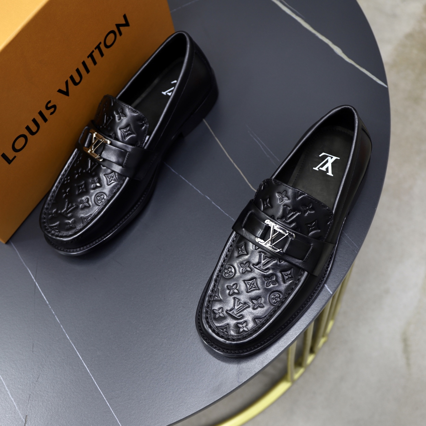 LV shoe