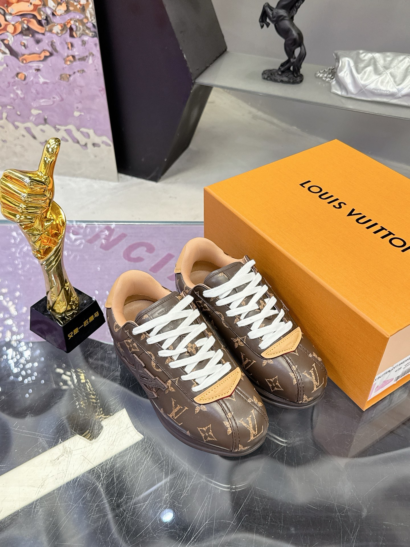LV shoe