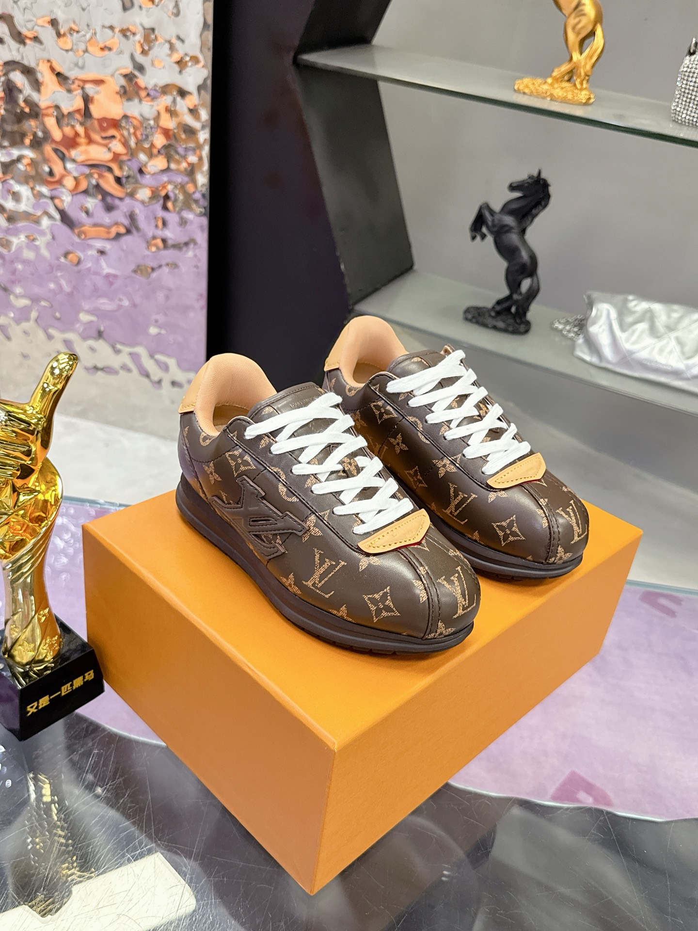 LV shoe
