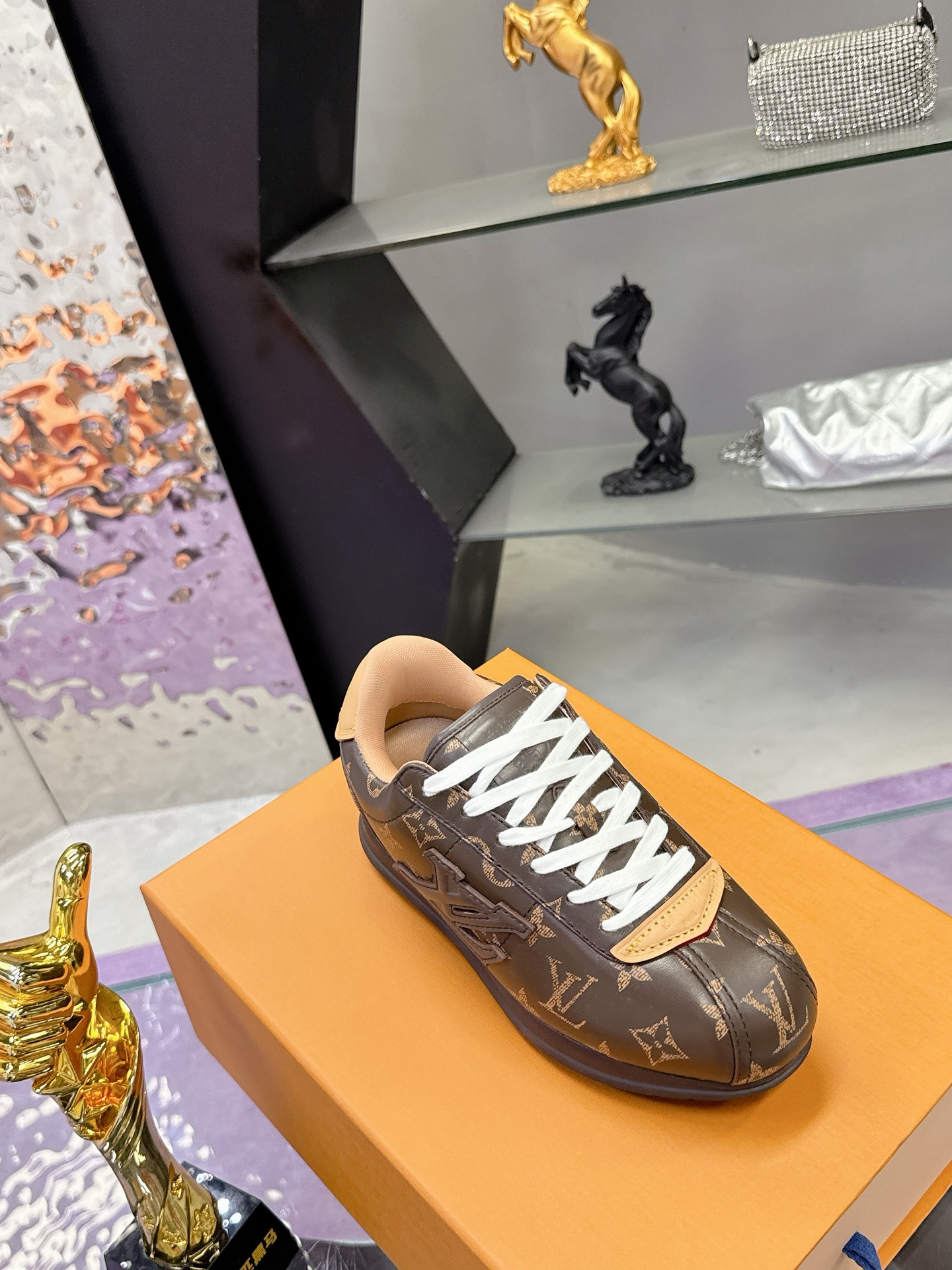 LV shoe