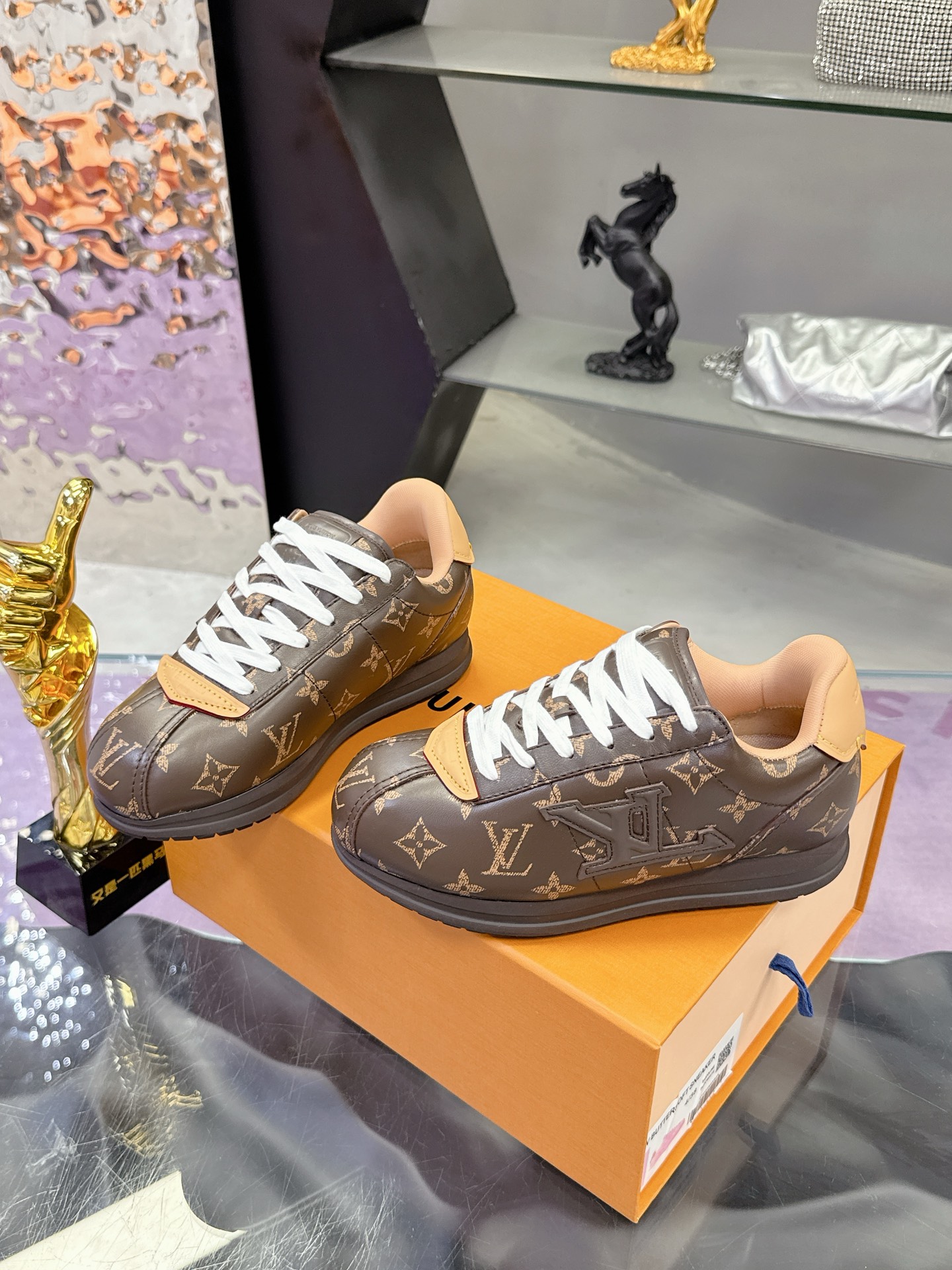 LV shoe