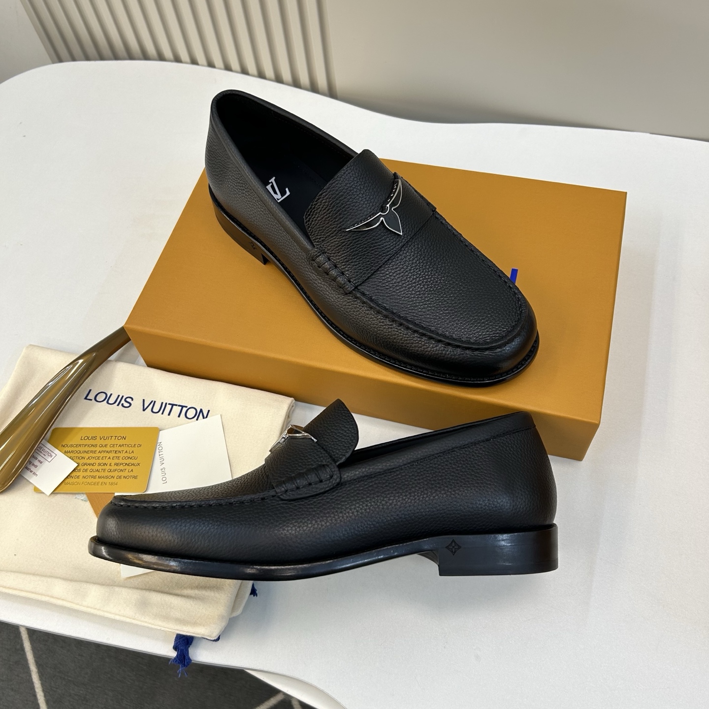 LV shoe