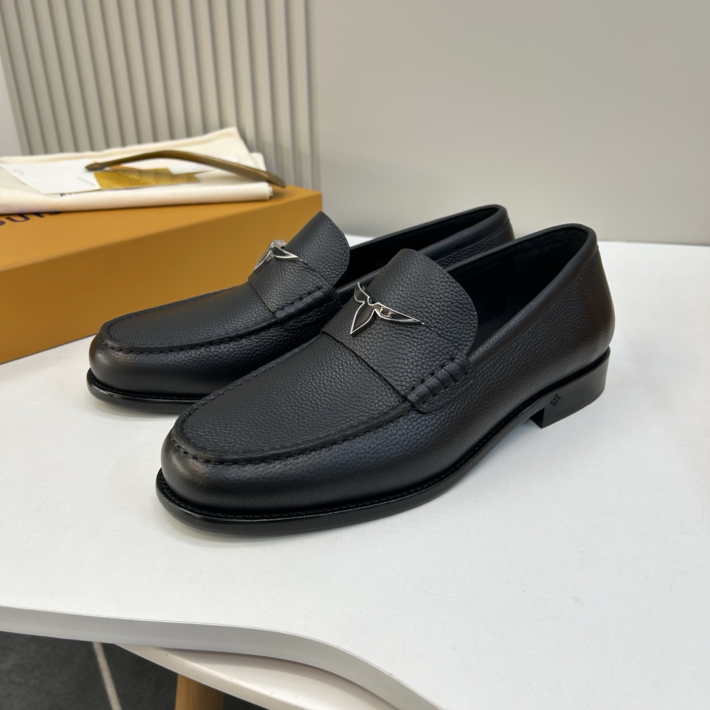 LV shoe