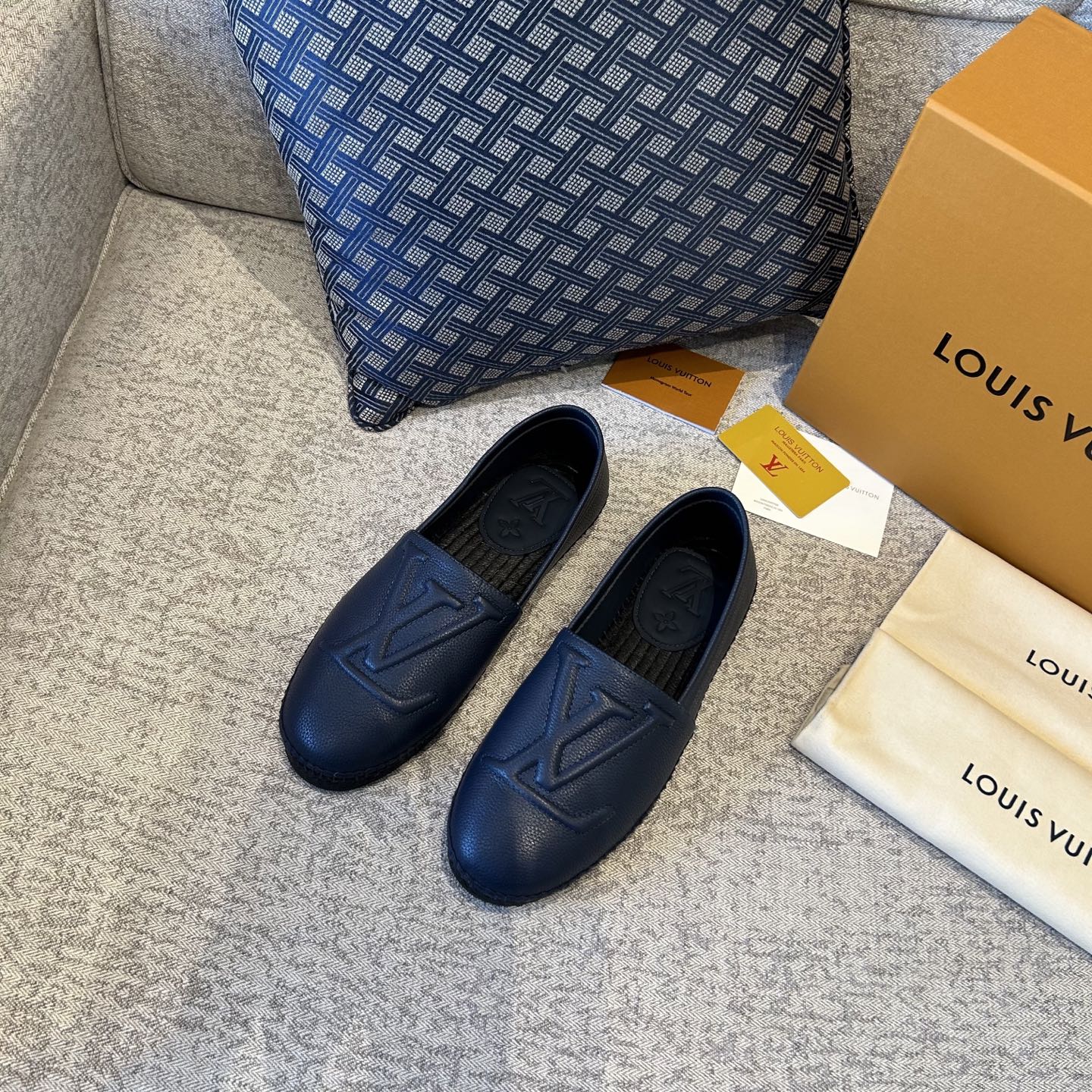 LV shoe