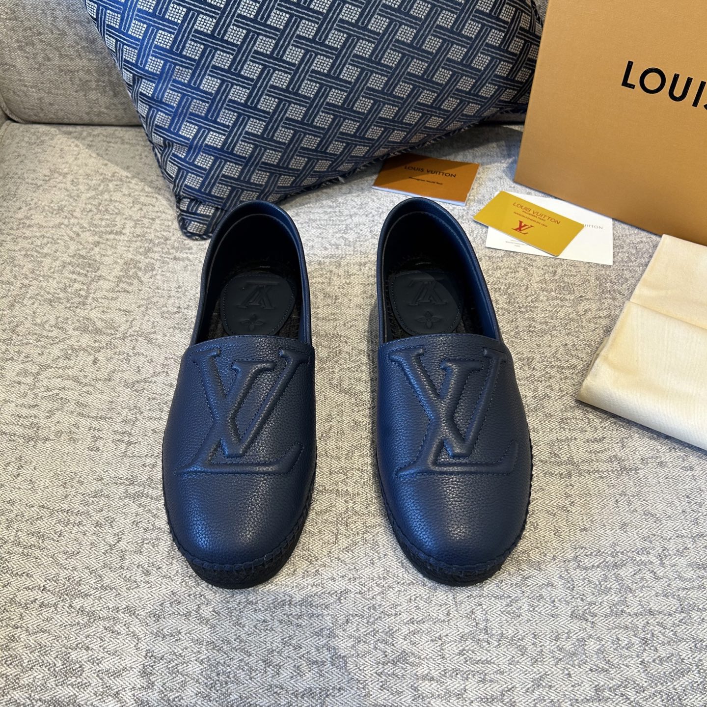 LV shoe