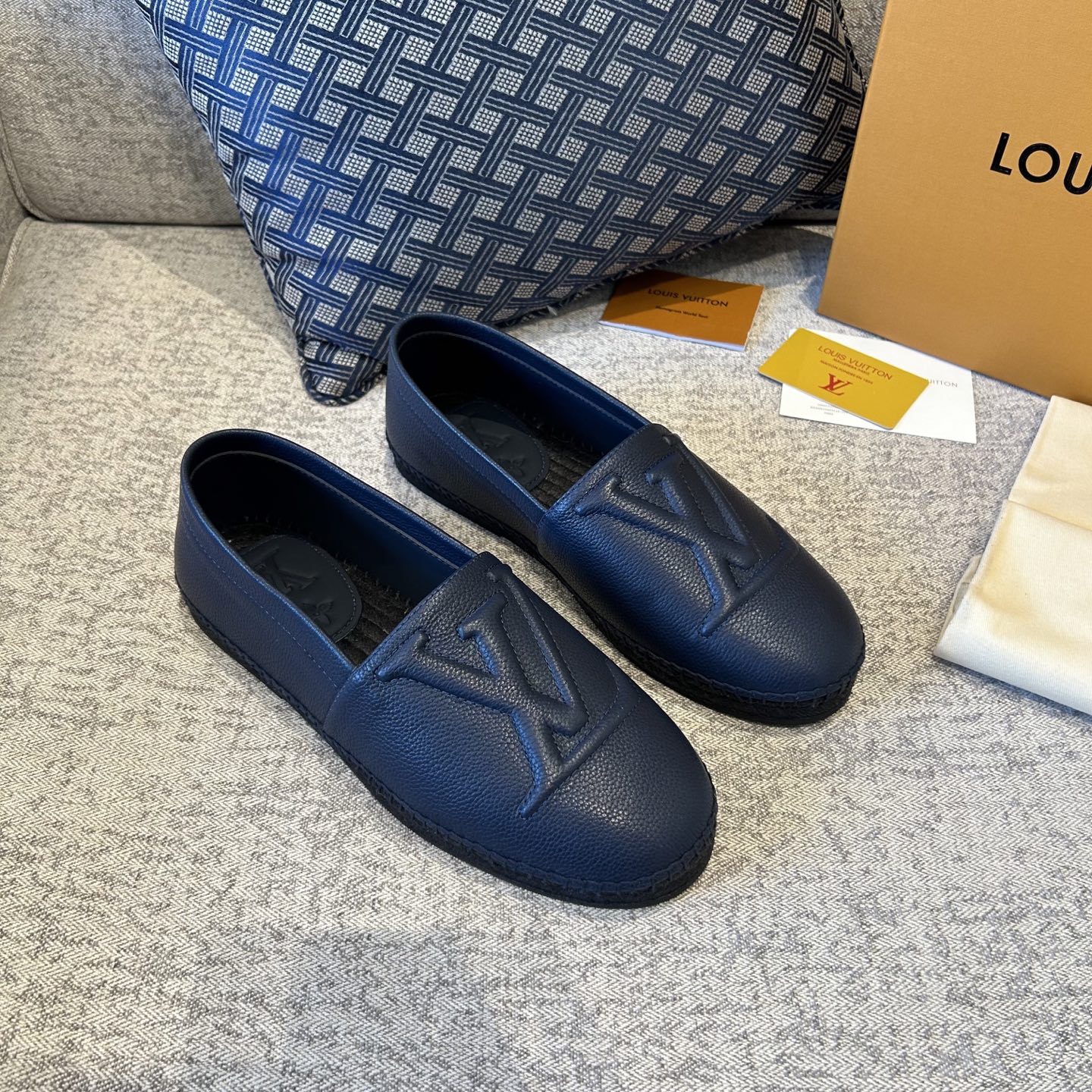 LV shoe