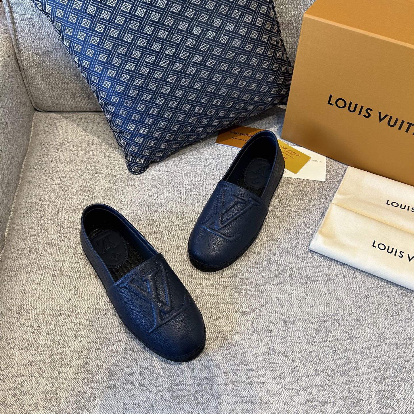 LV shoe