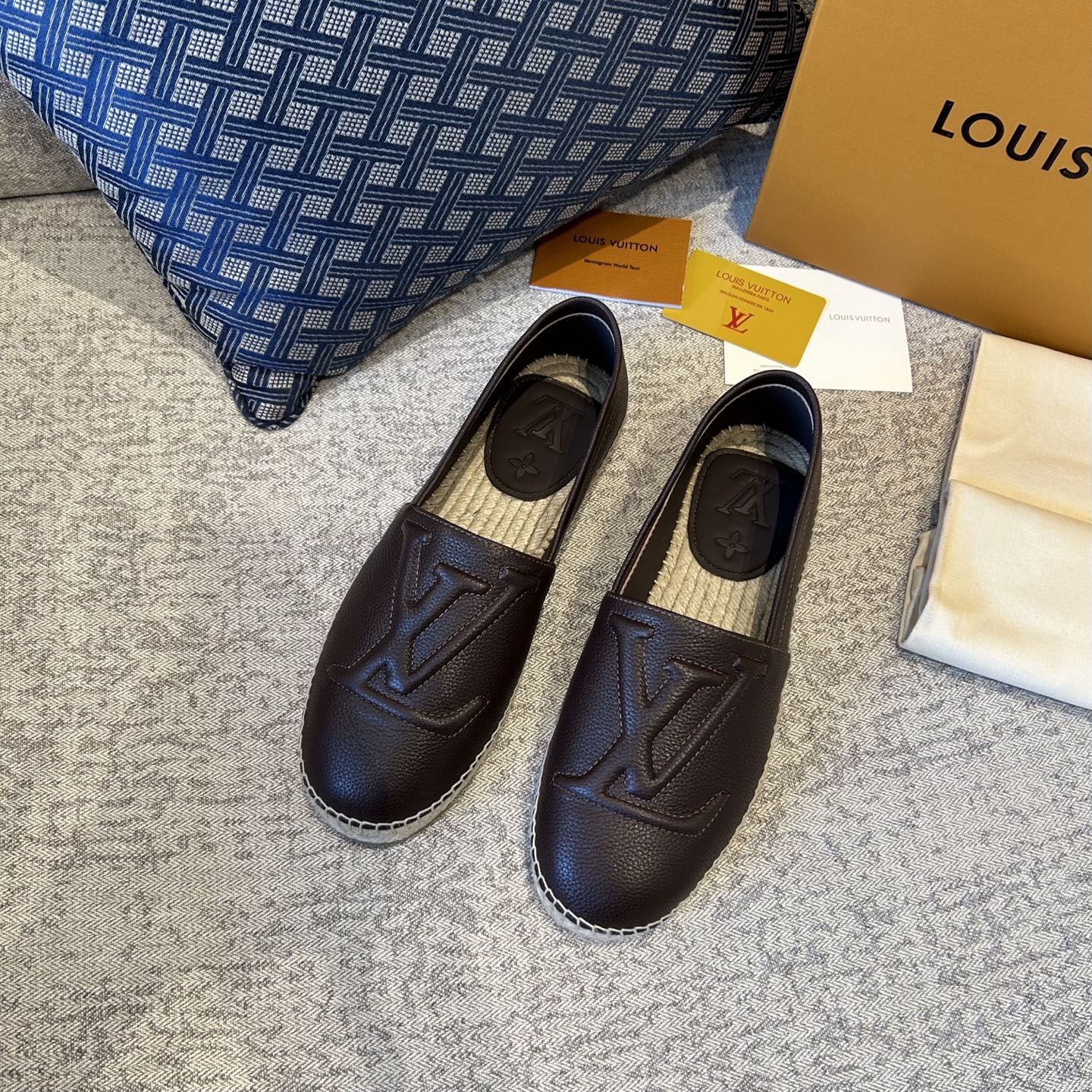 LV shoe
