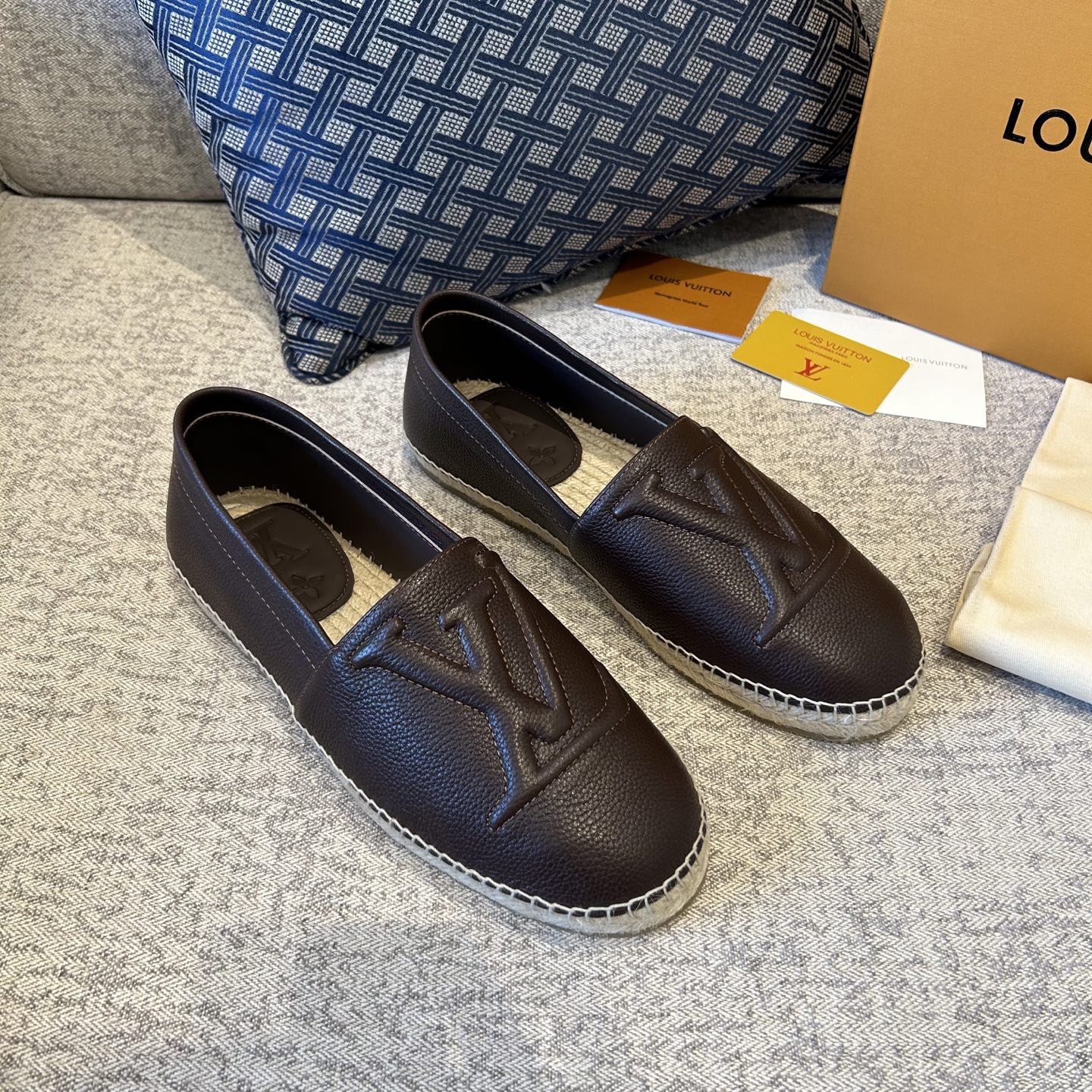 LV shoe