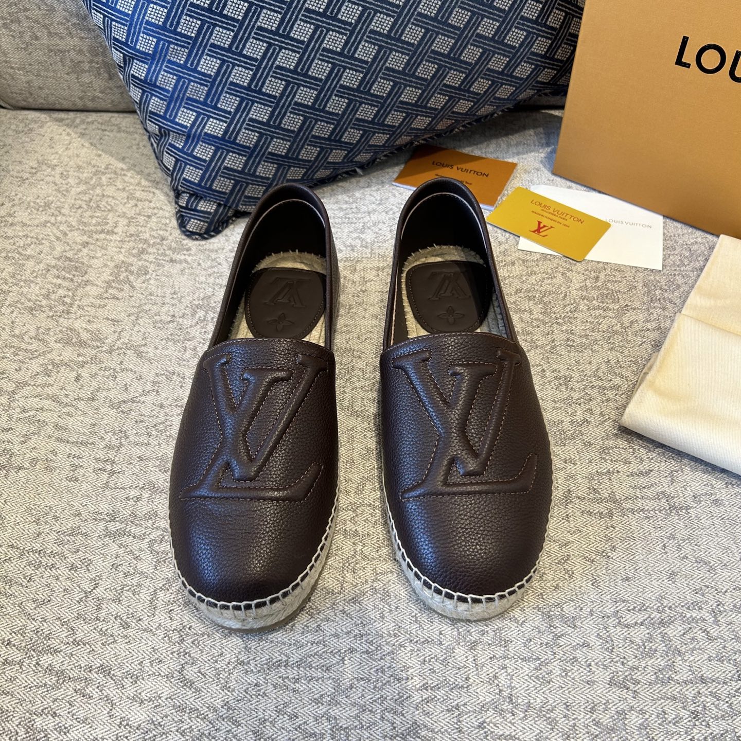 LV shoe