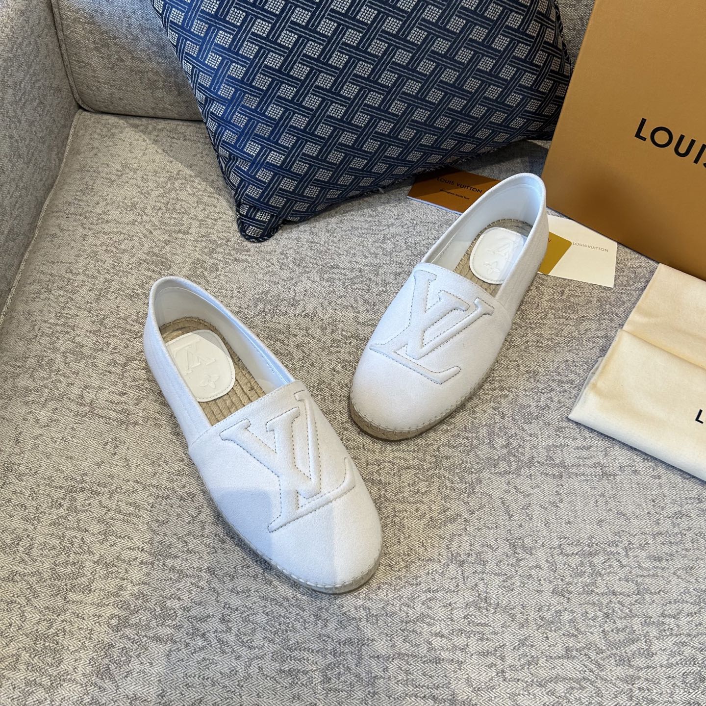 LV shoe