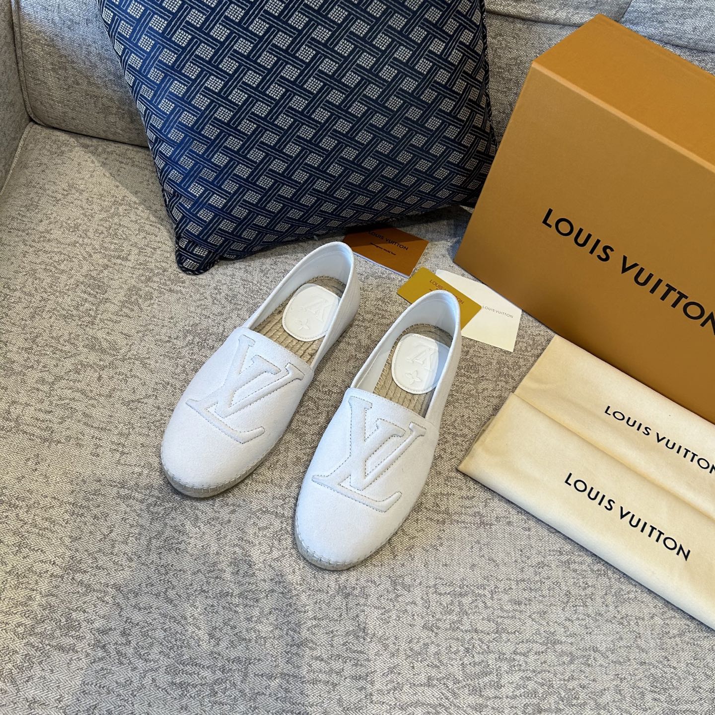 LV shoe