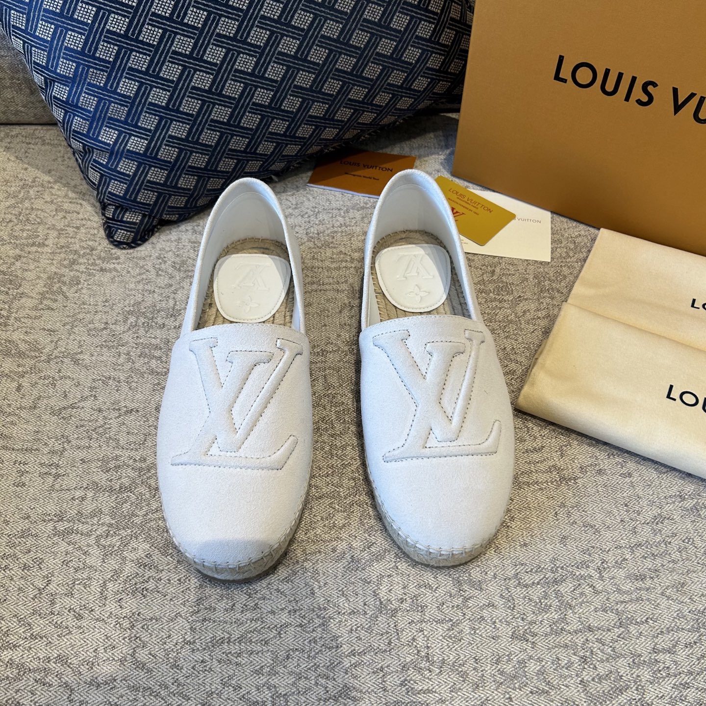 LV shoe