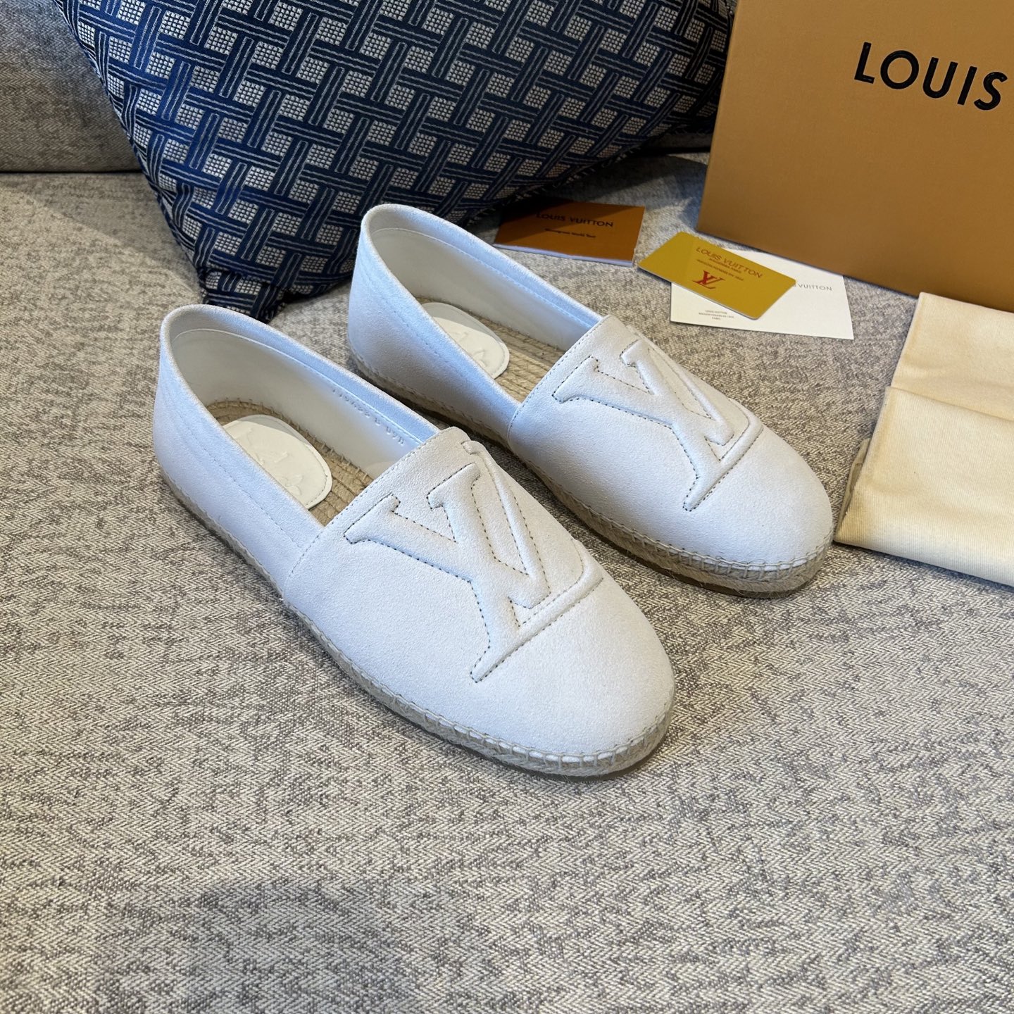 LV shoe