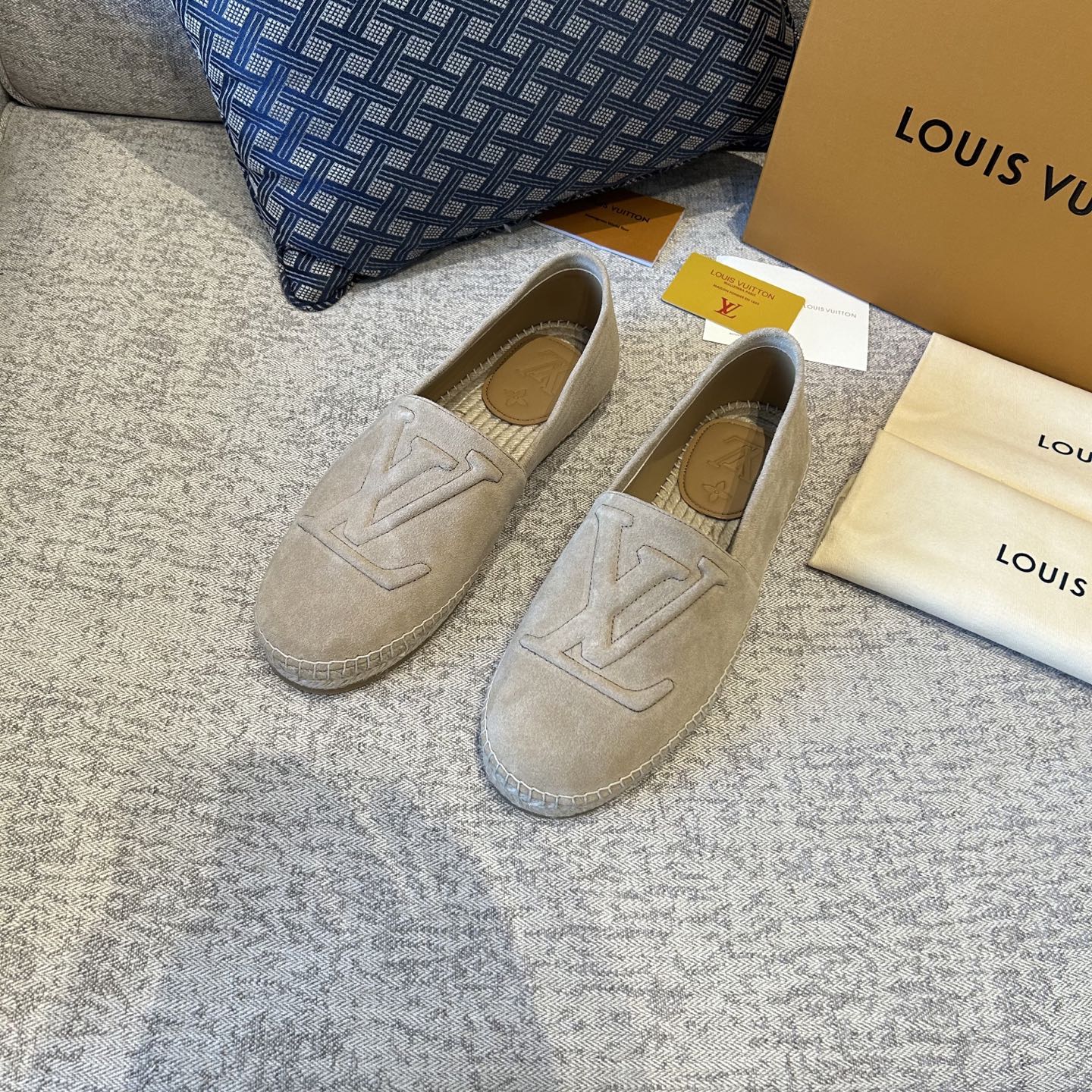 LV shoe