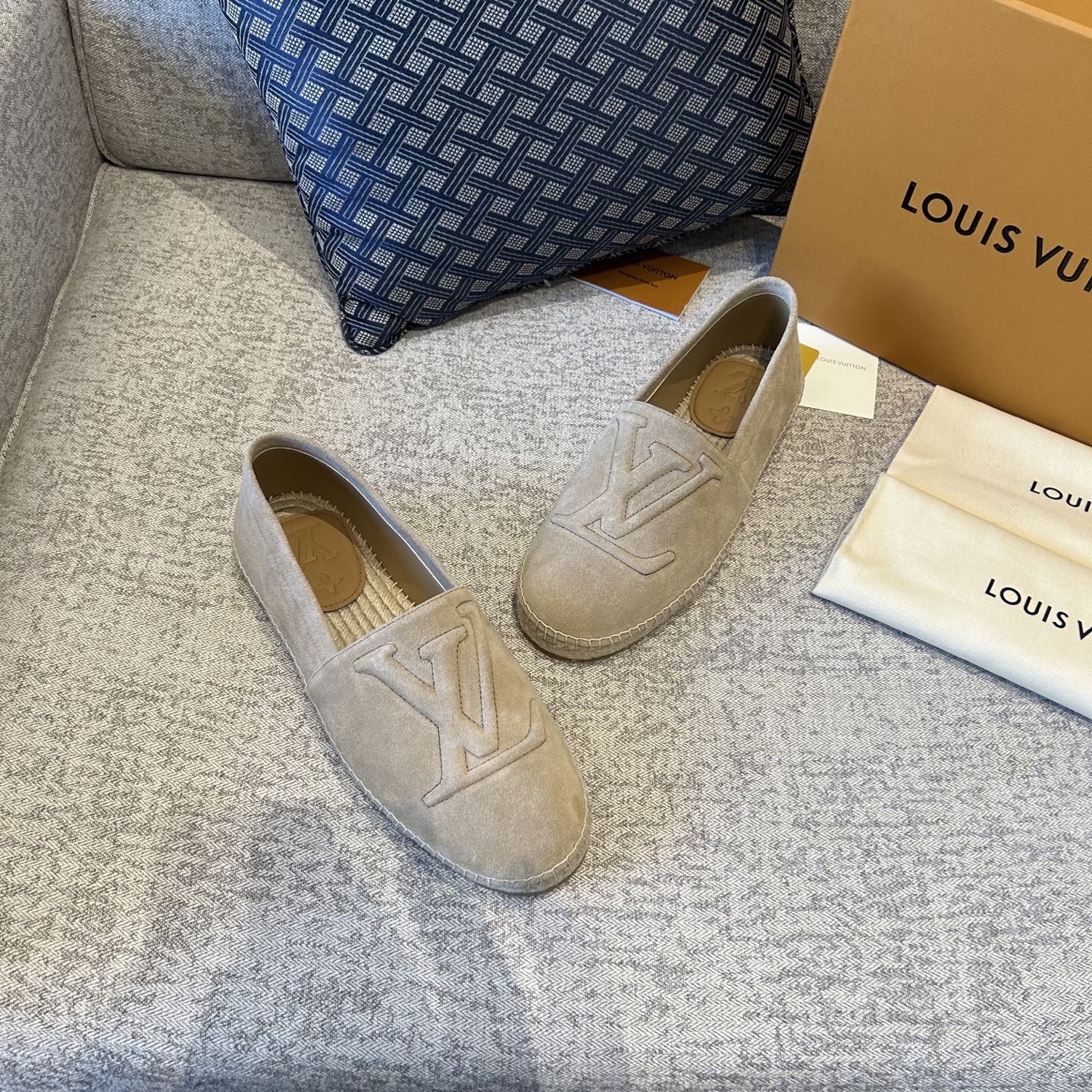 LV shoe