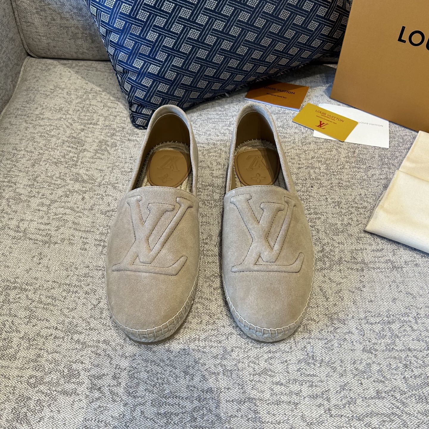 LV shoe