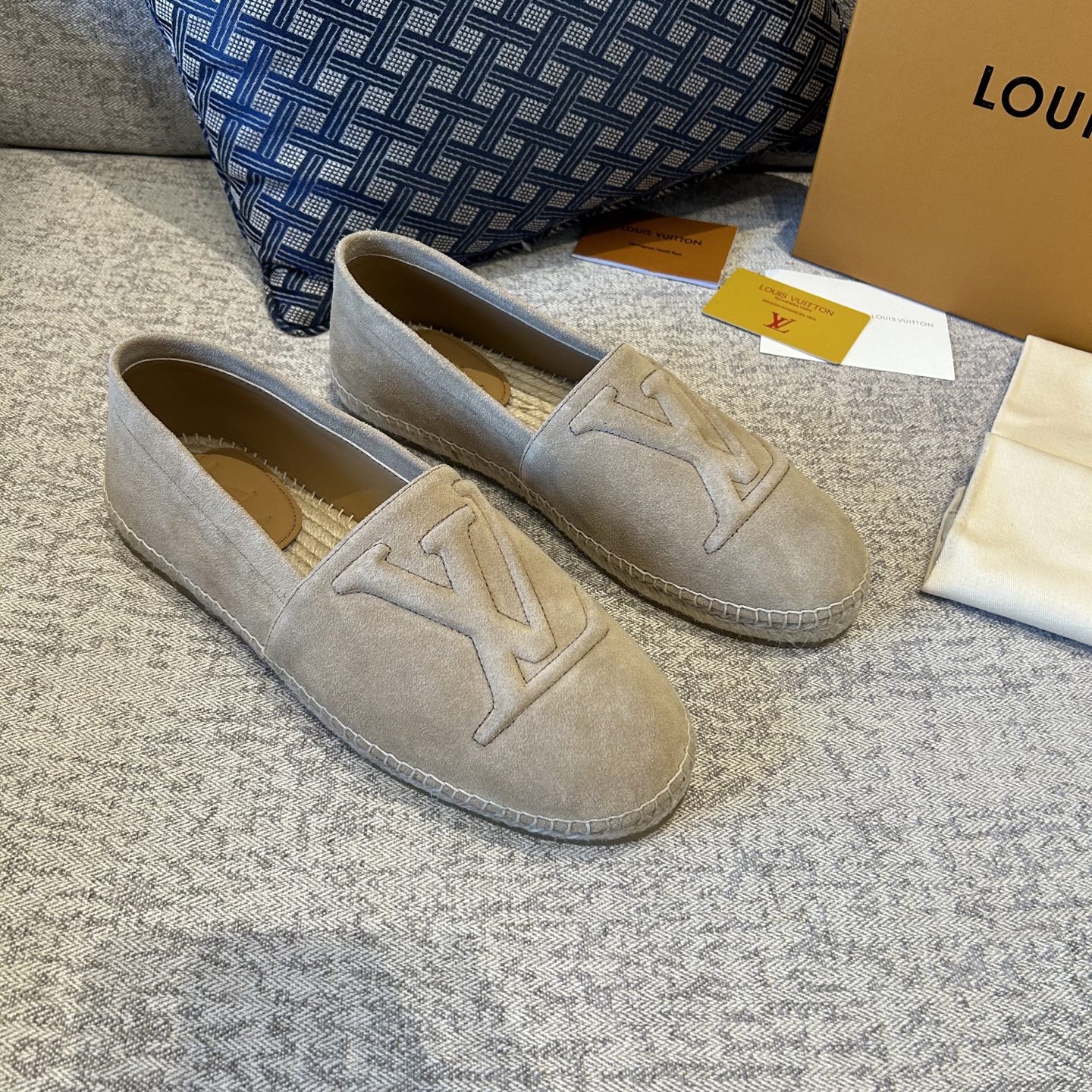 LV shoe