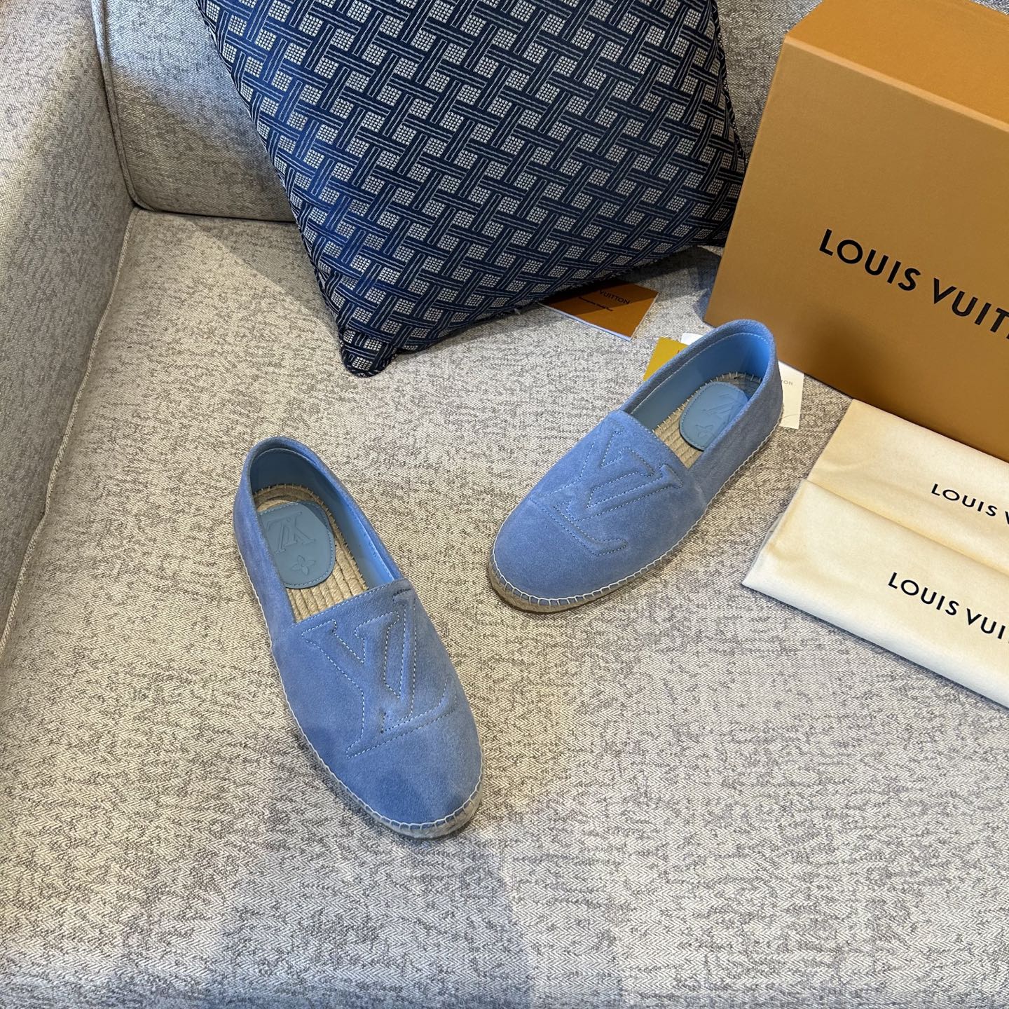 LV shoe